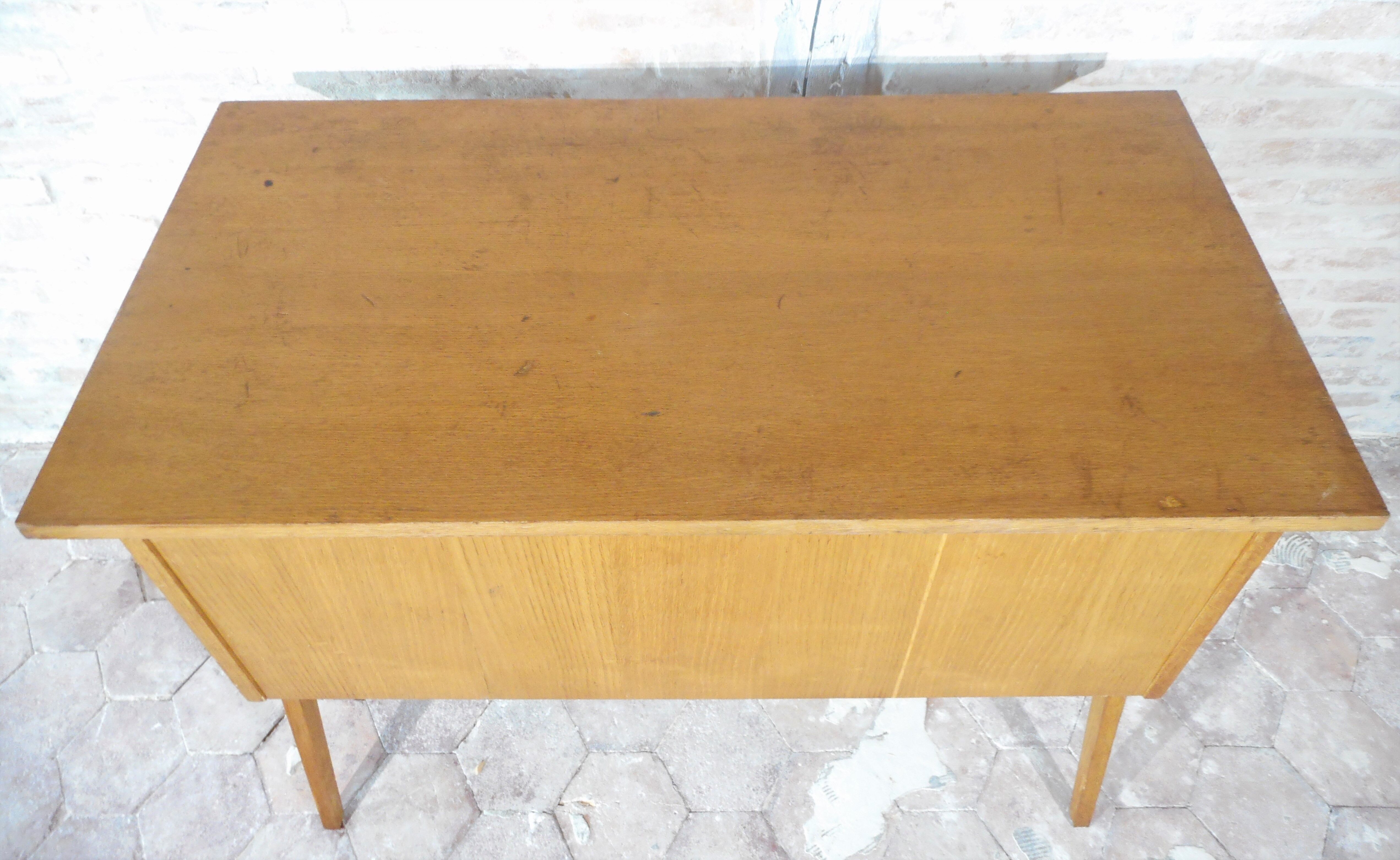 Bureau pieds compas