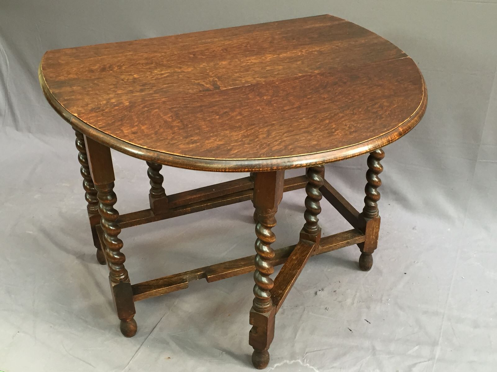 Table pliante en chêne des années 1900