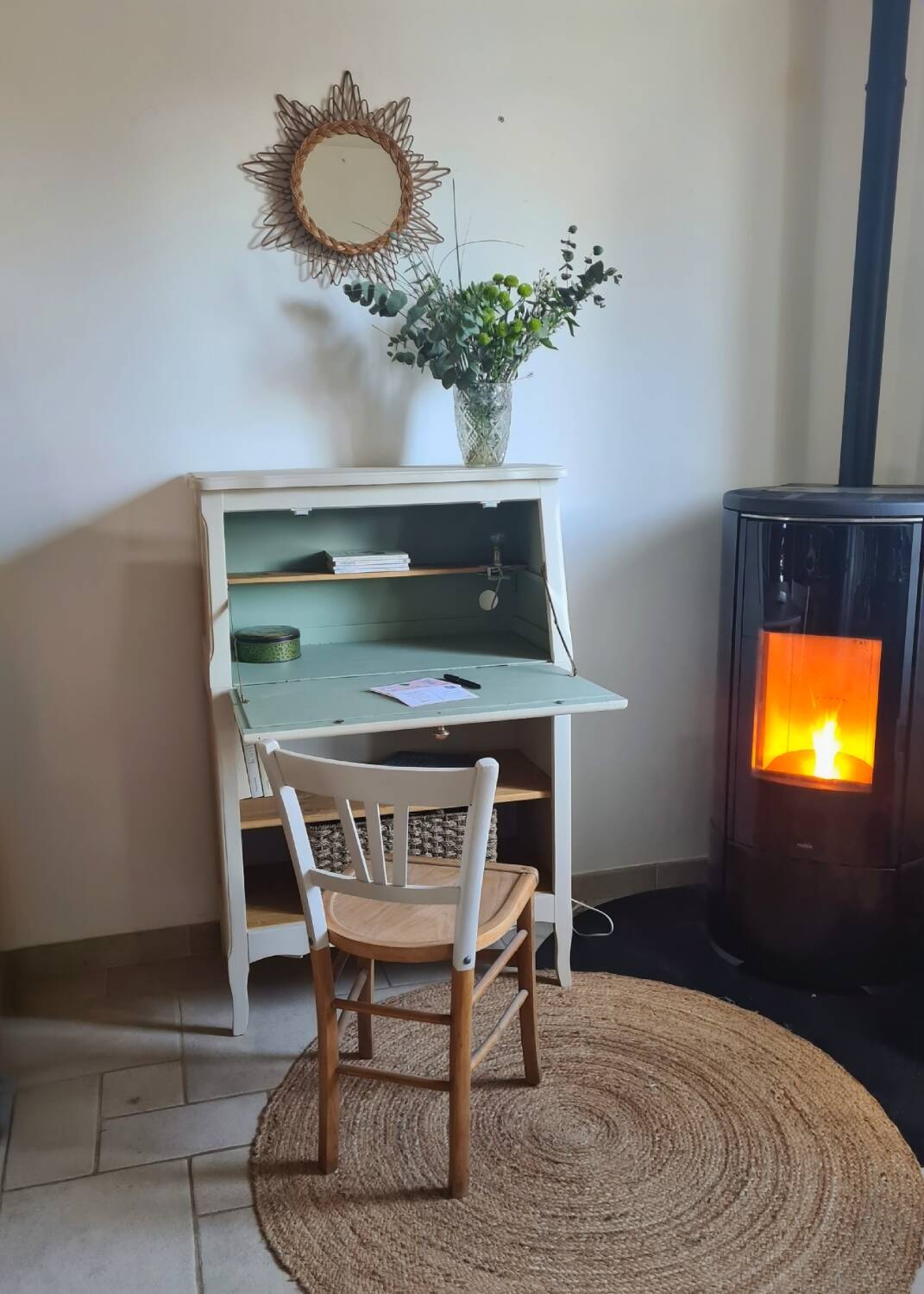 Restored secretary, 1980s