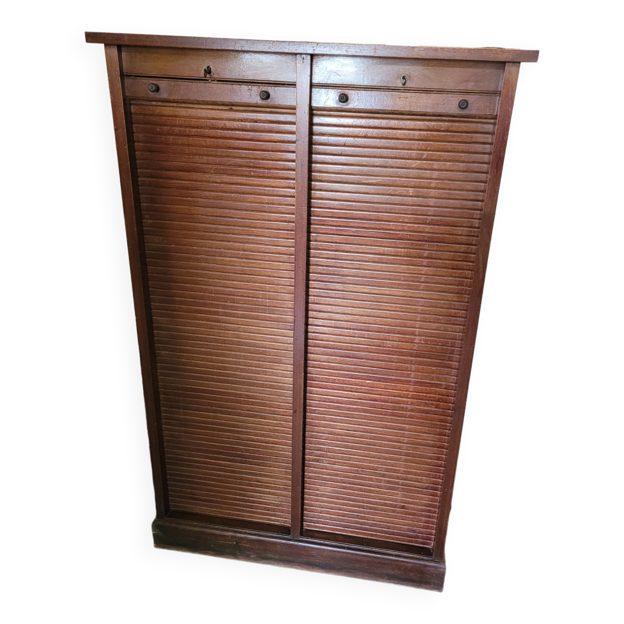 Double curtain binder in blond mahogany