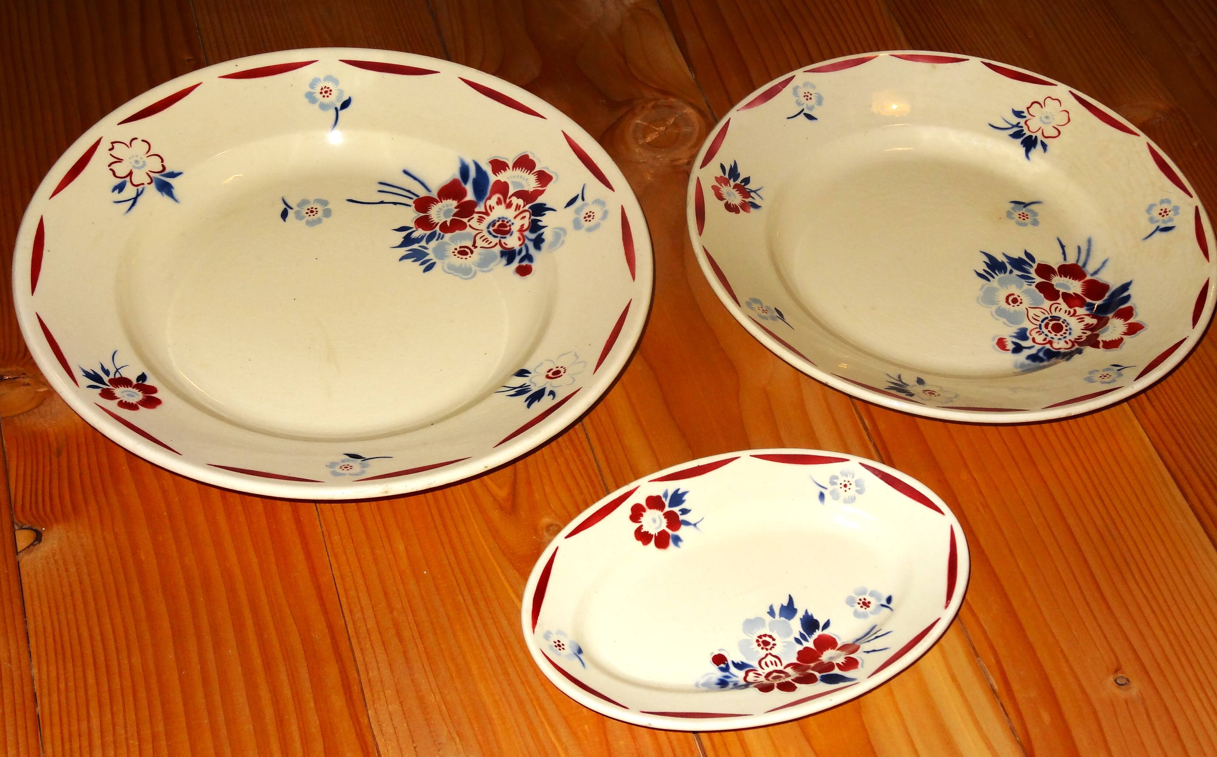 Set of 2 dishes and 1 bowl K and G Lunéville model "Evreux"