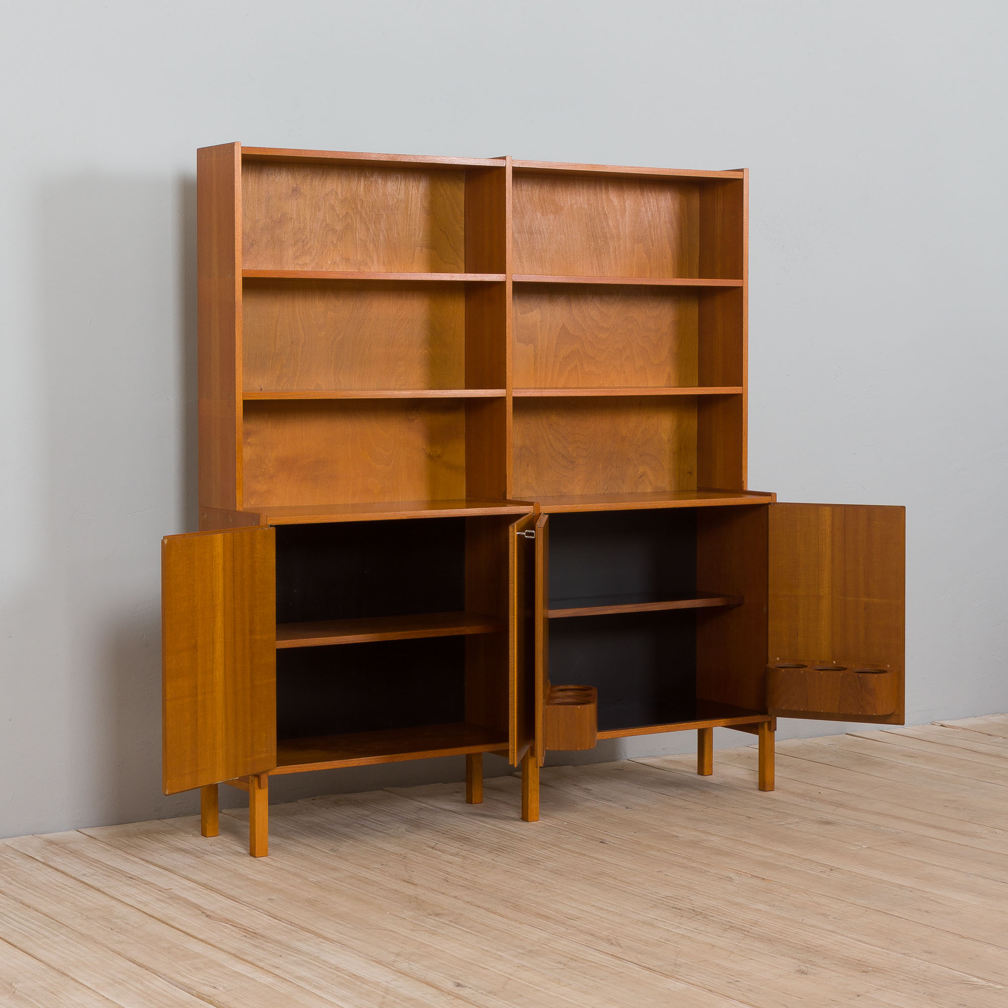 Unité murale indépendante scandinave avec armoire de bar, Norvège années 1960