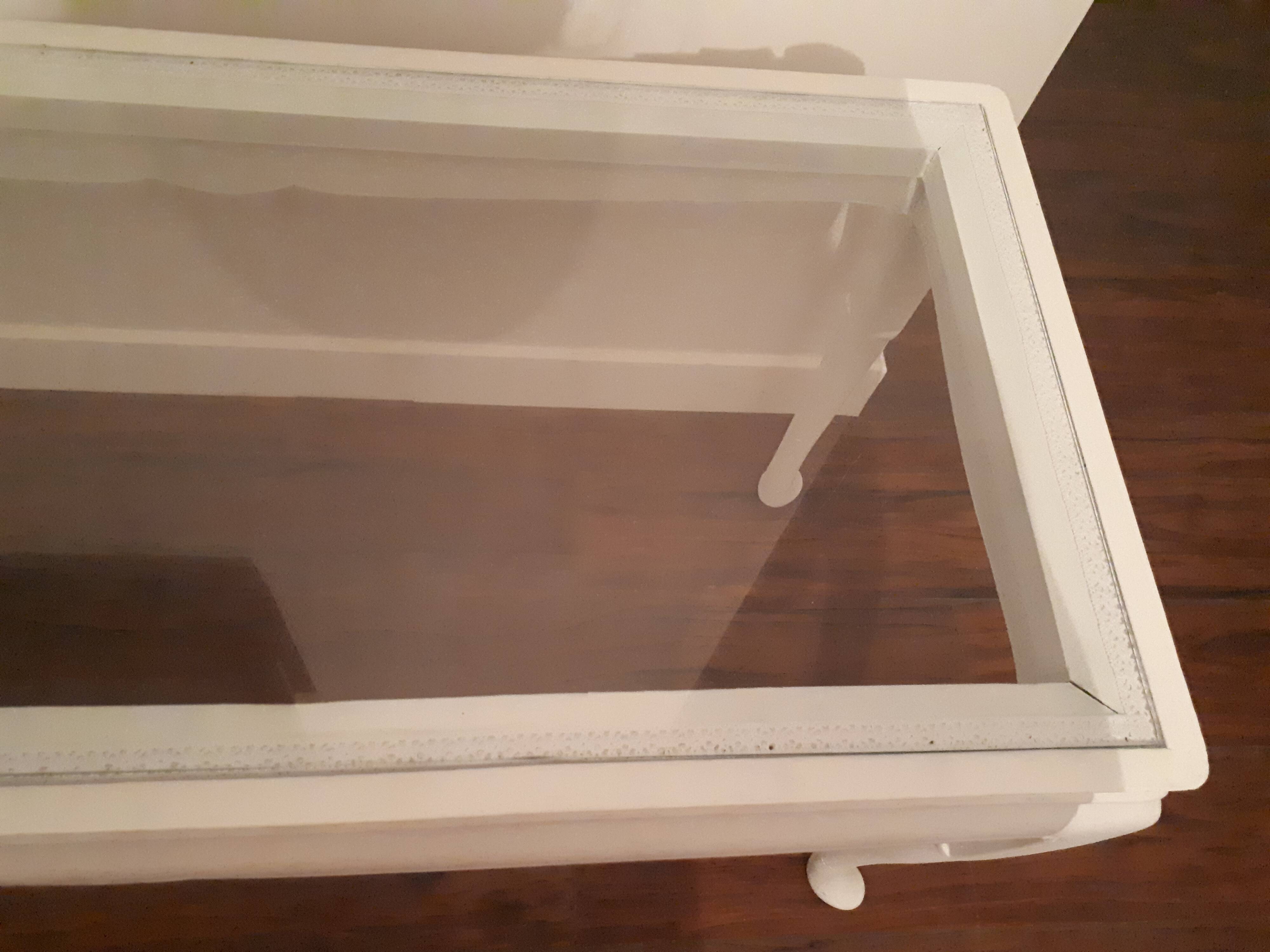 Queen Ann style coffee table in cherry - White