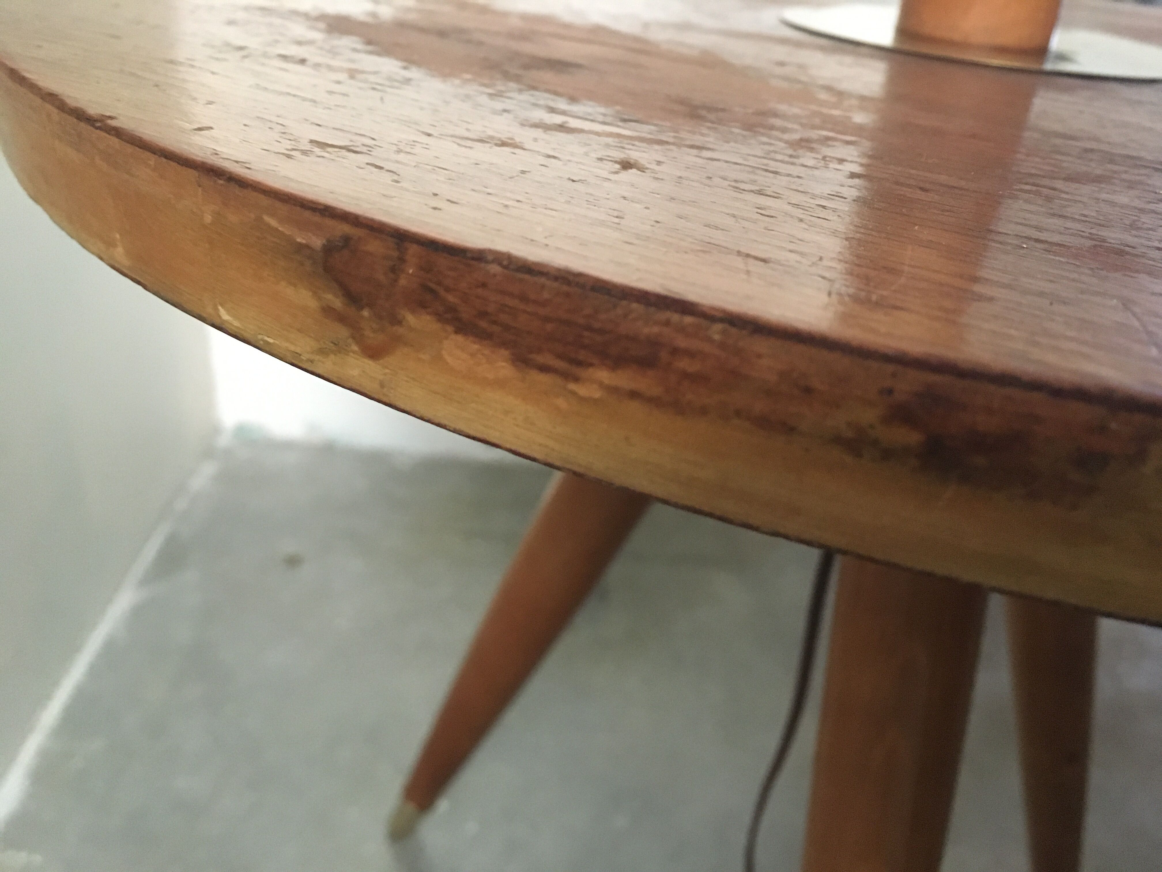 Tripod tablet lamppost