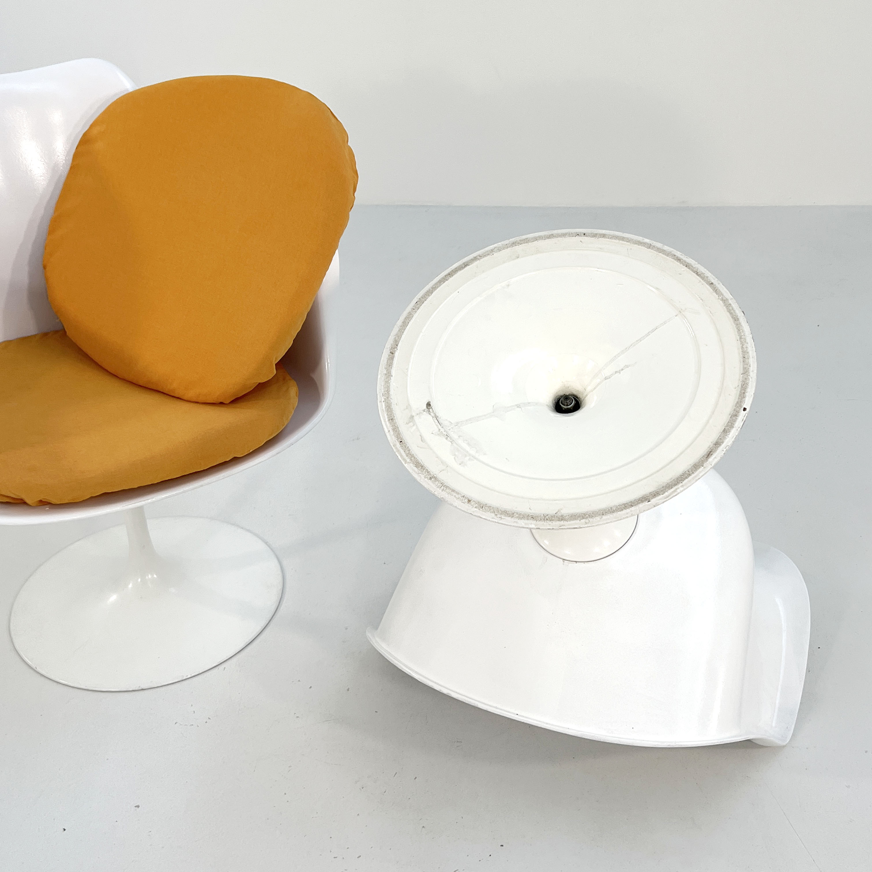 Pair of Swivel Tulip Armchairs by Eero Saarinen for Knoll, 1970