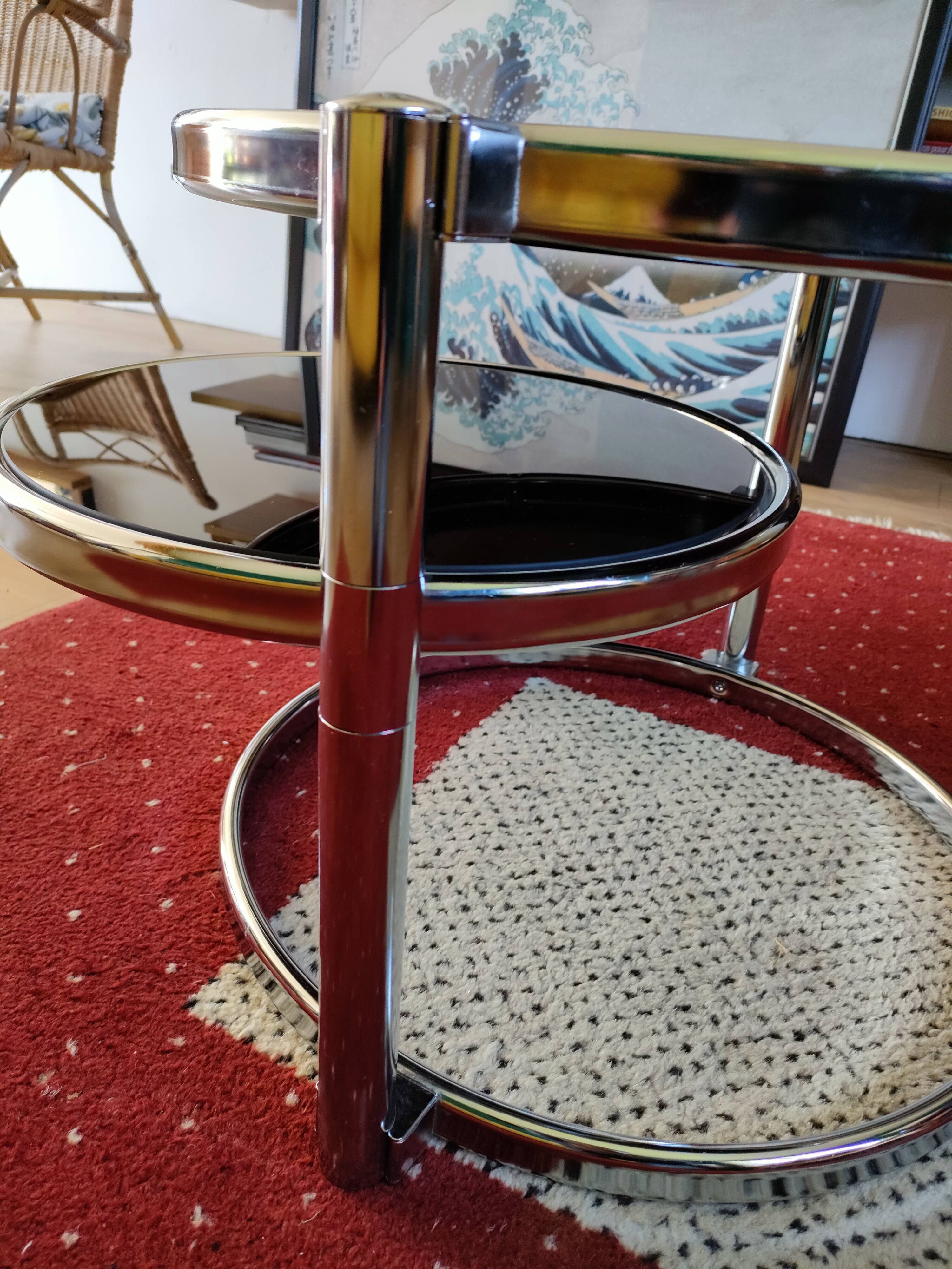 Round coffee table glass and chrome
