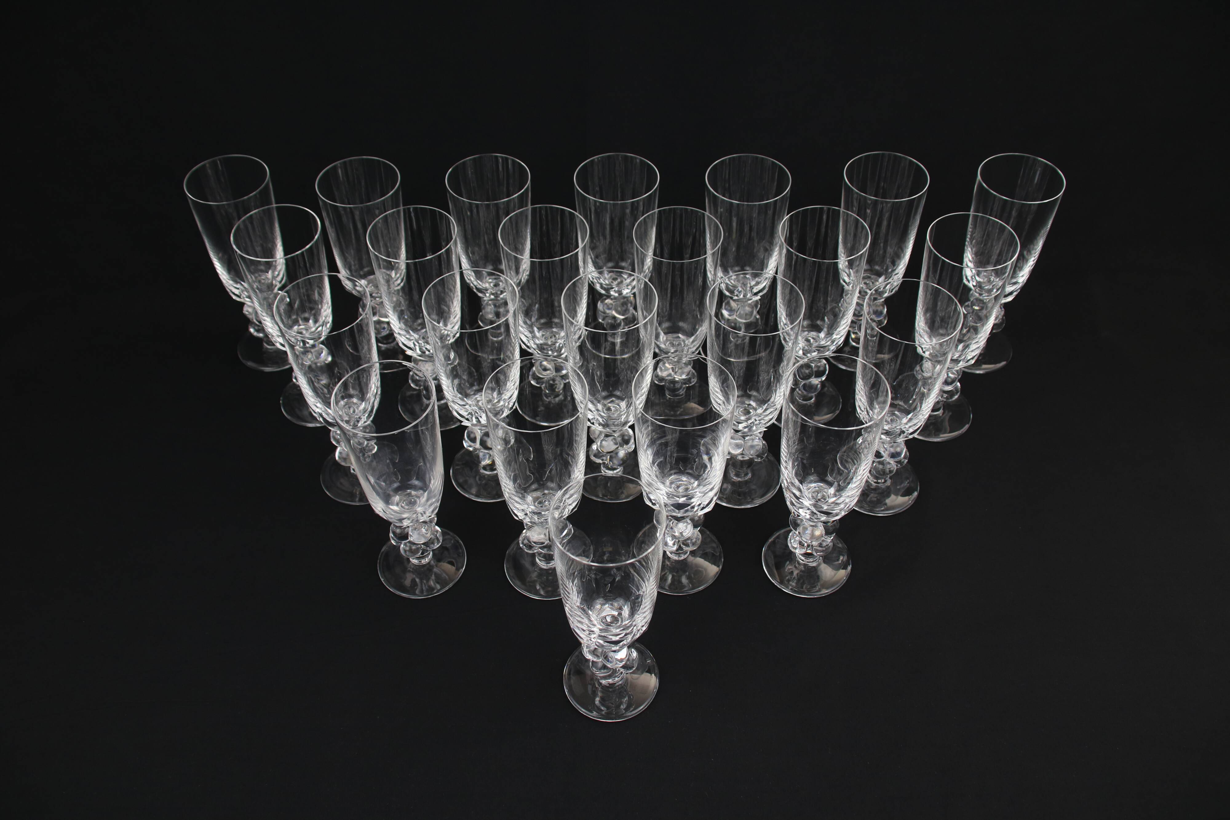23 Crystal Flutes Model Clos Vougeot Lalique
