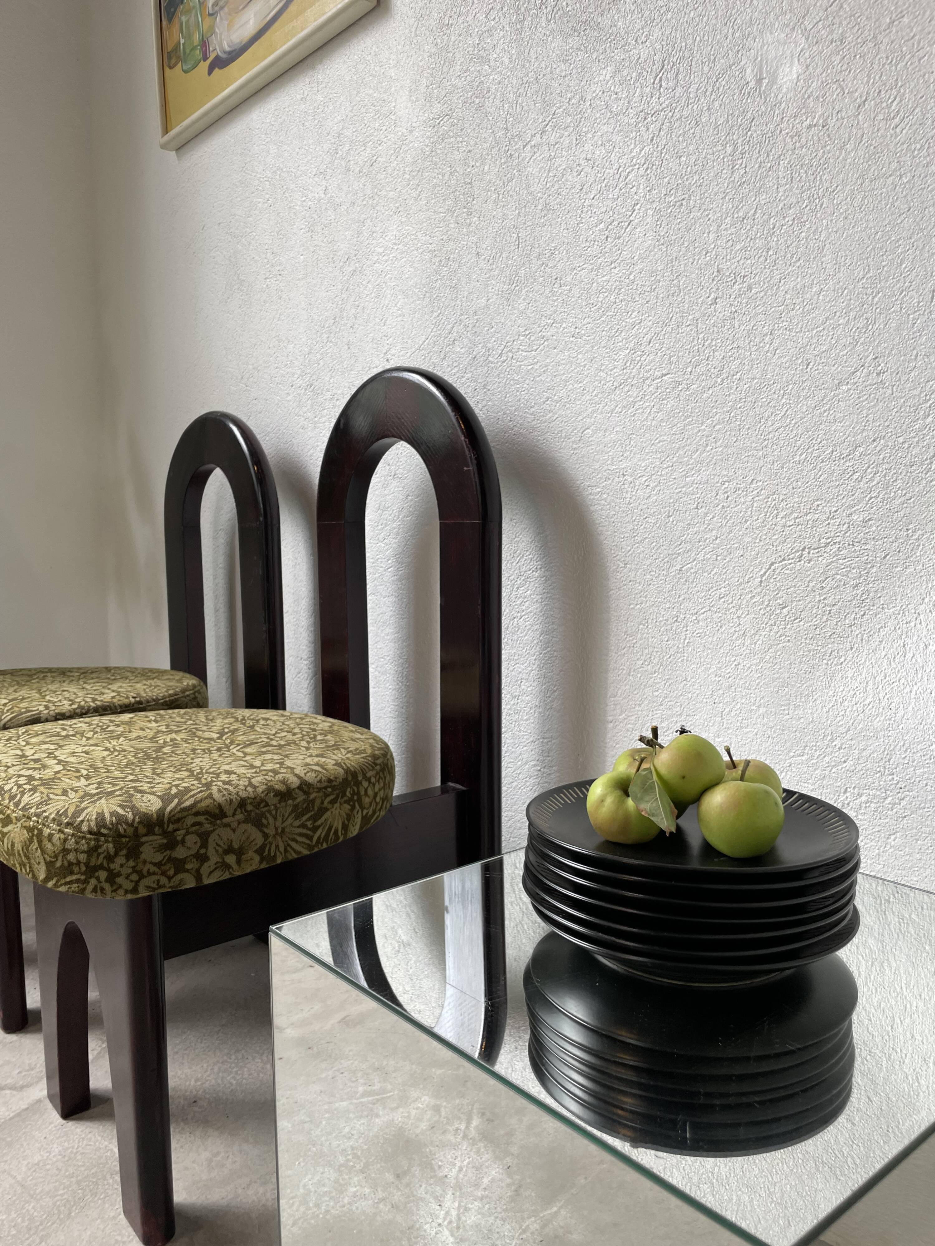 7 black ceramic plates