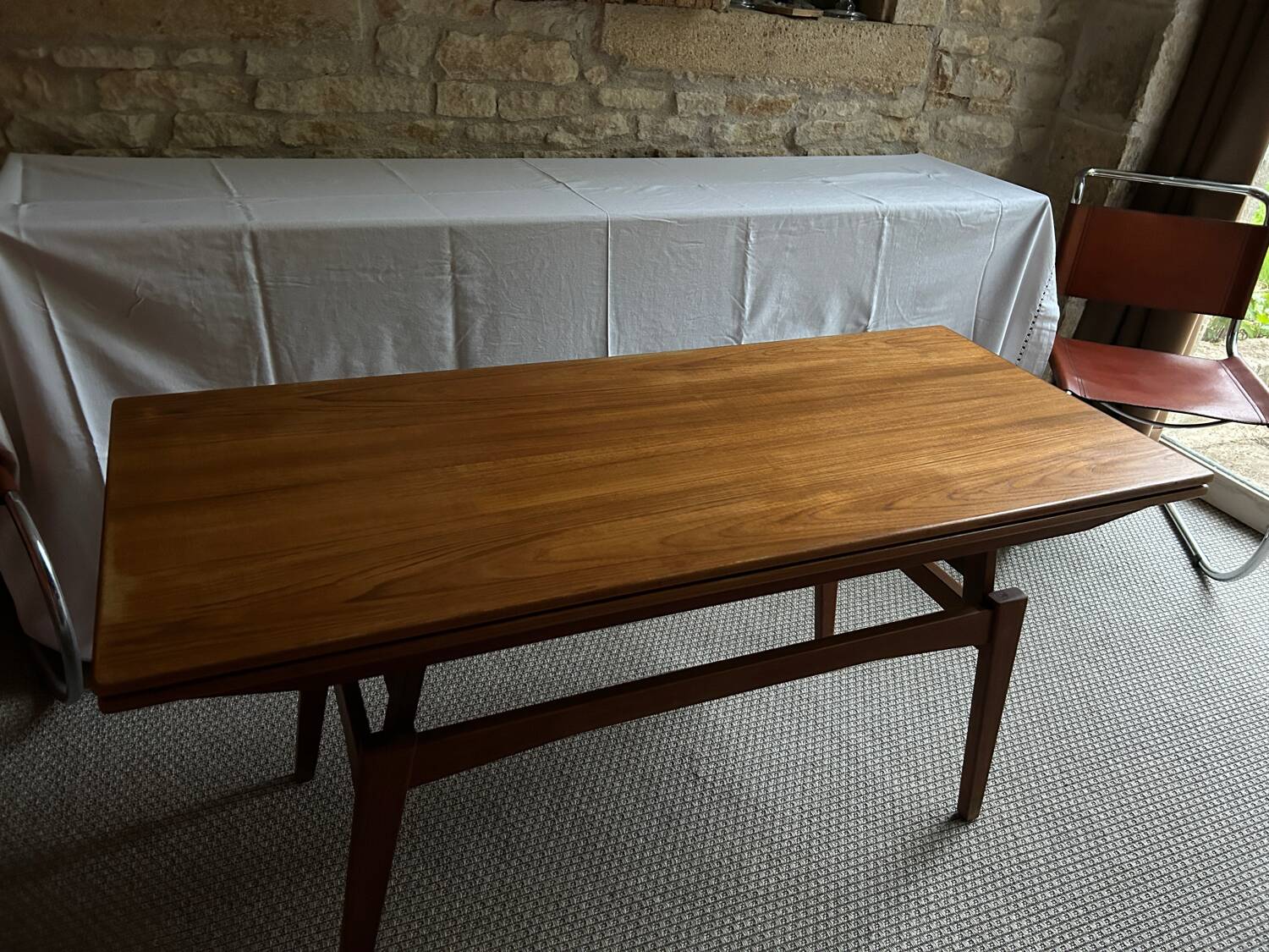 Scandinavian lift-up coffee table