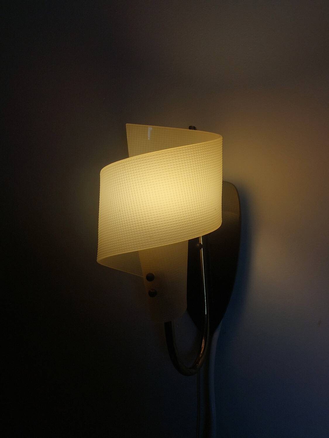 Pair of vintage wall lamps from the 1950s in brass.