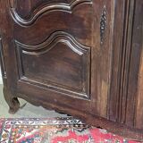 Armoire basse de style Louis XV en noyer 19ème