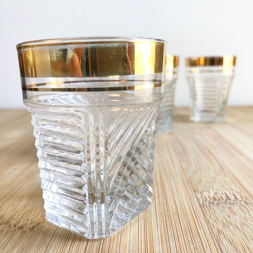 4 small retro glasses