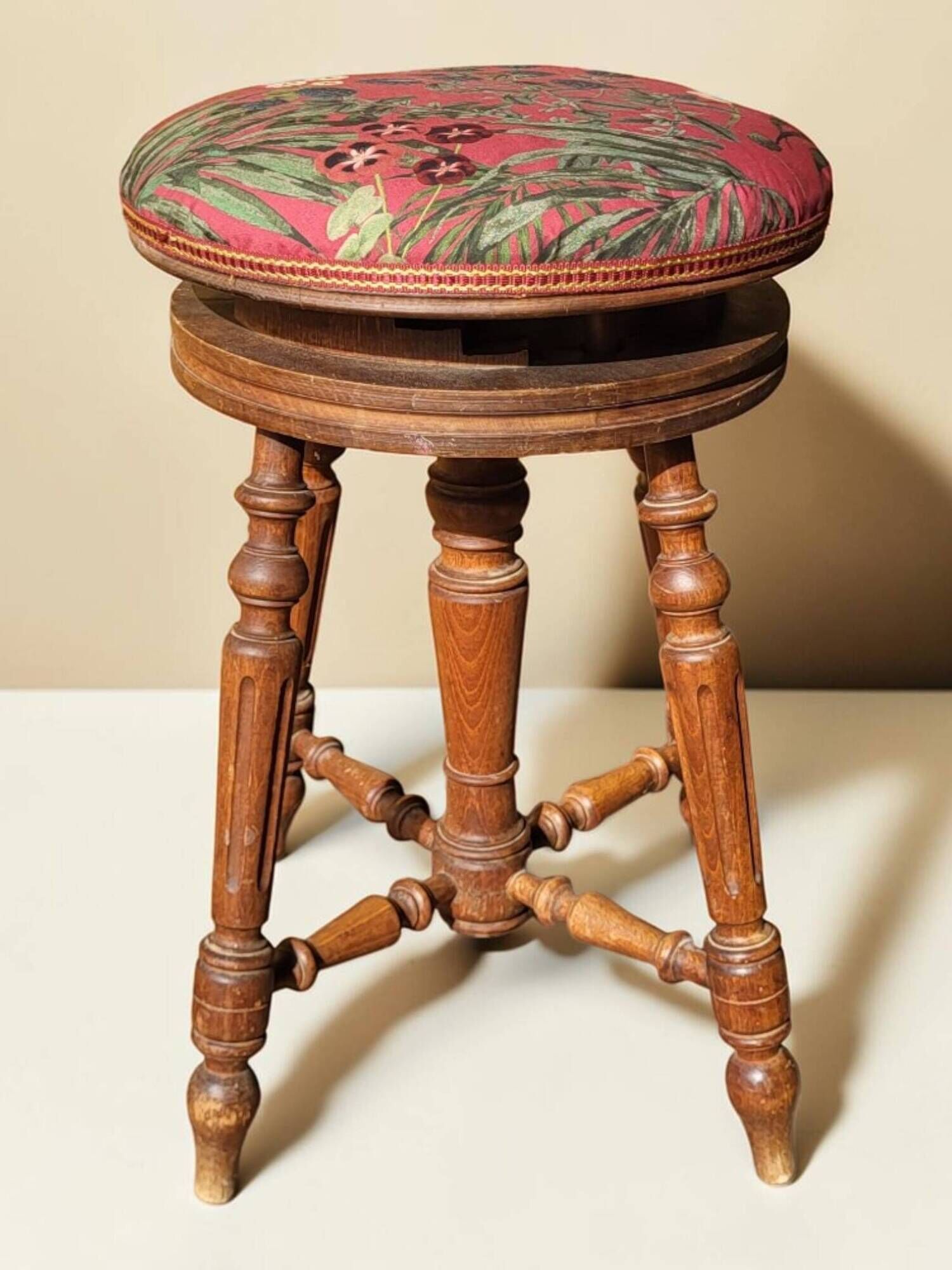 Piano stool