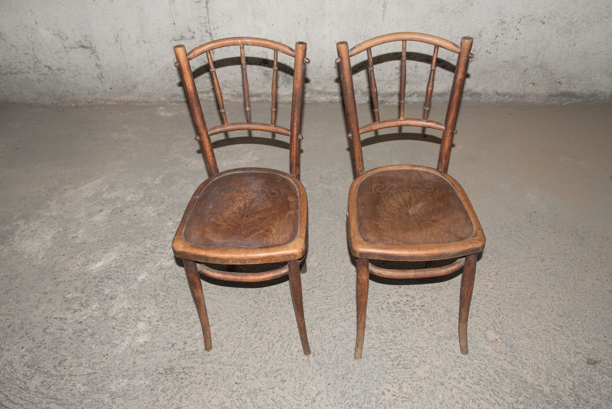Series of 5 bistro chairs - early 20th century