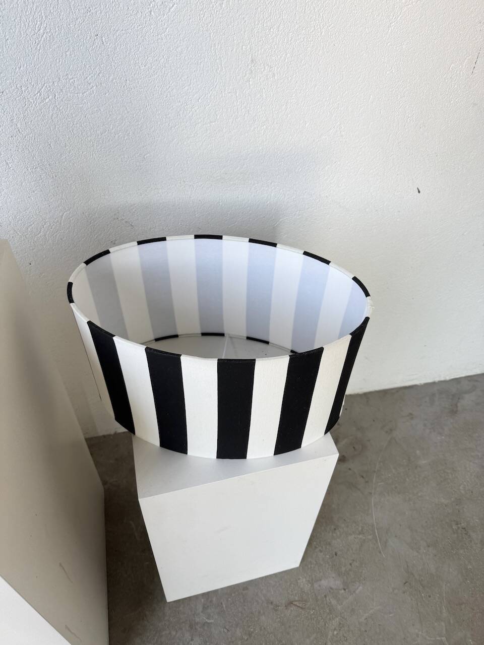 White lacquered metal table lamp from the 60s