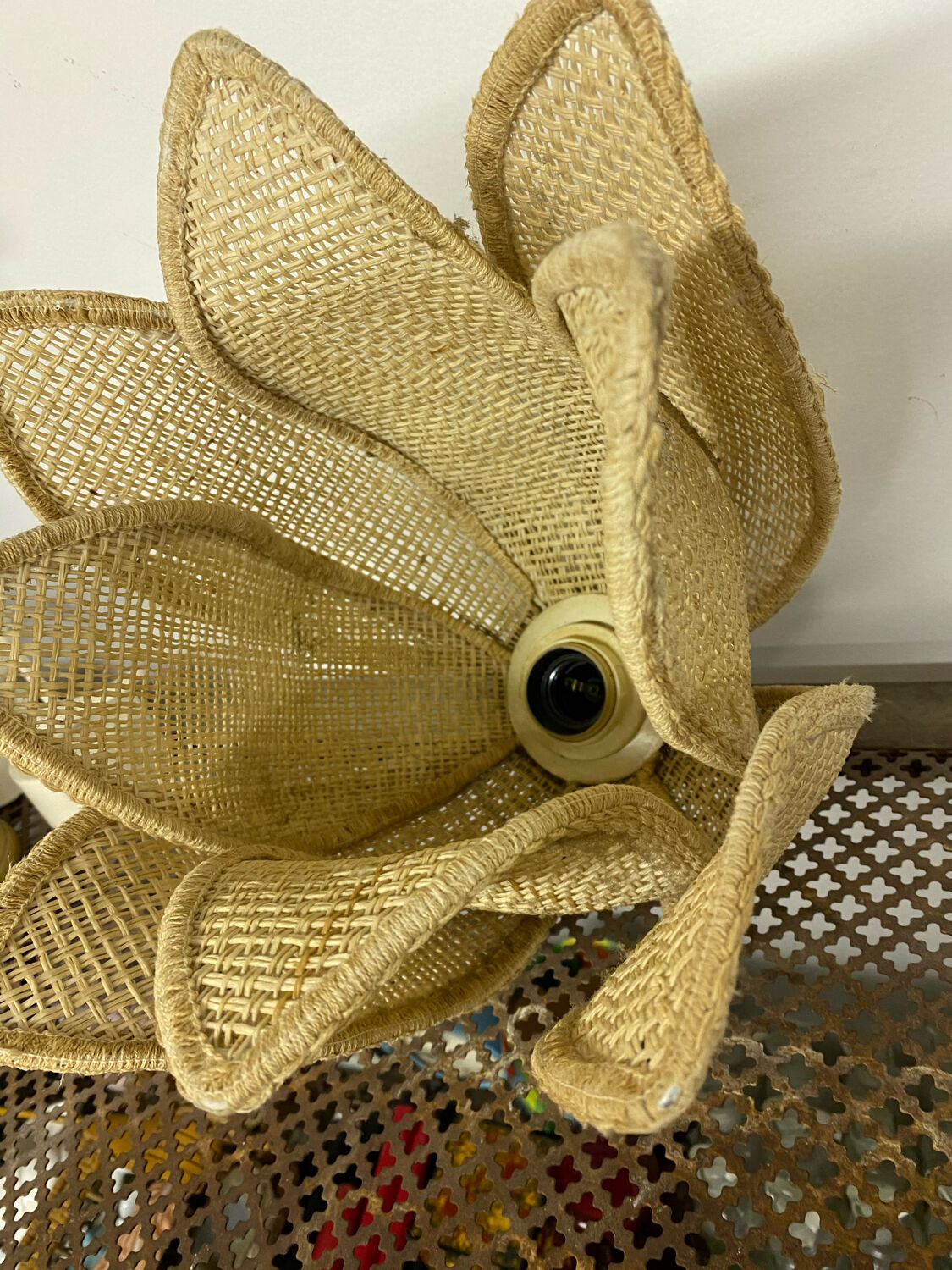 Rattan flower pendant lamp