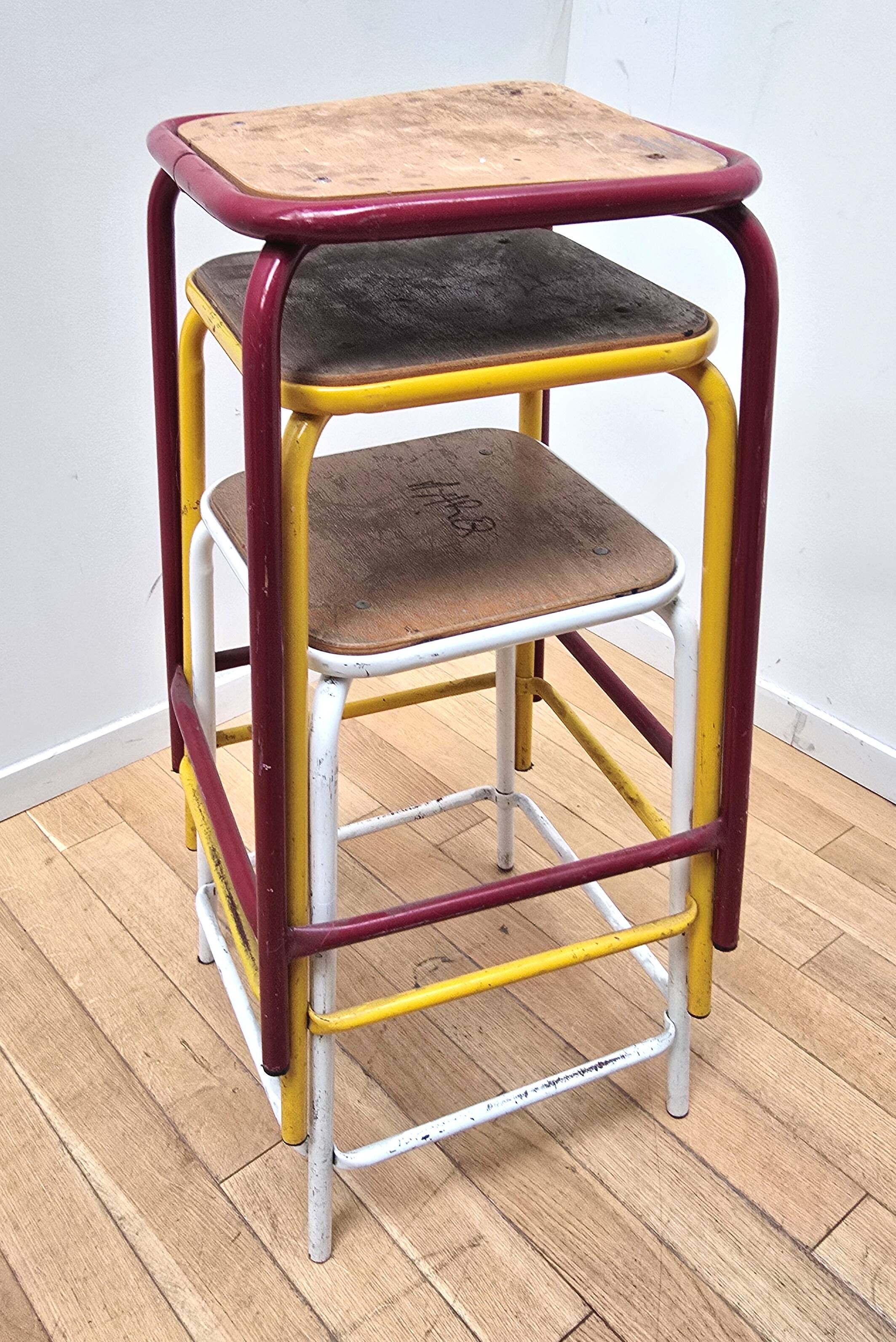 Suite de 3 tabourets industriels