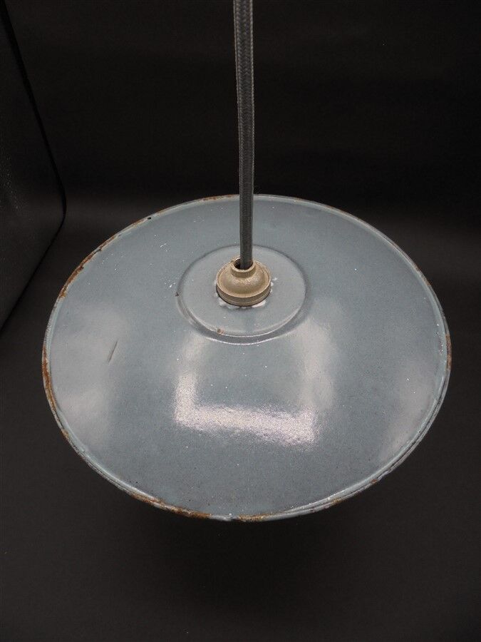 Hanging lamp in enamelled sheet metal