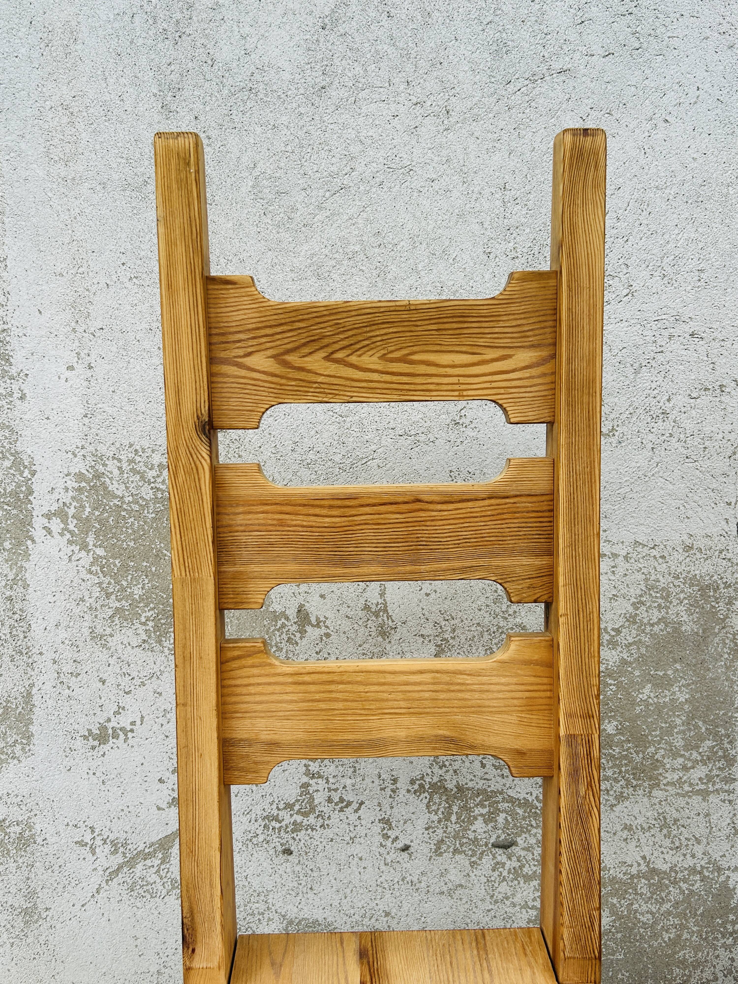 6 chaises brutalistes en pin massif