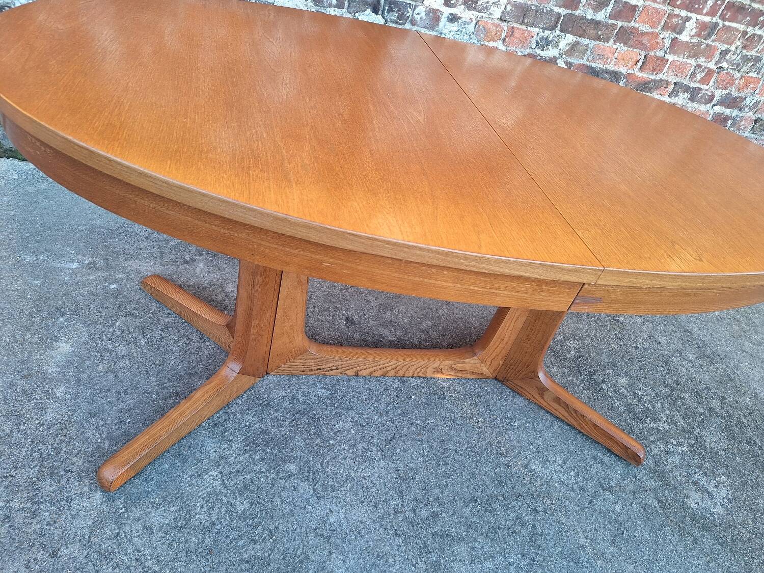 Large vintage extendable oval Baumann table, antique furniture for 6/12 covers.