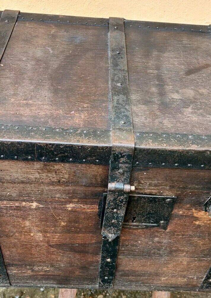 Small oak safe with iron reinforcements, 19th century