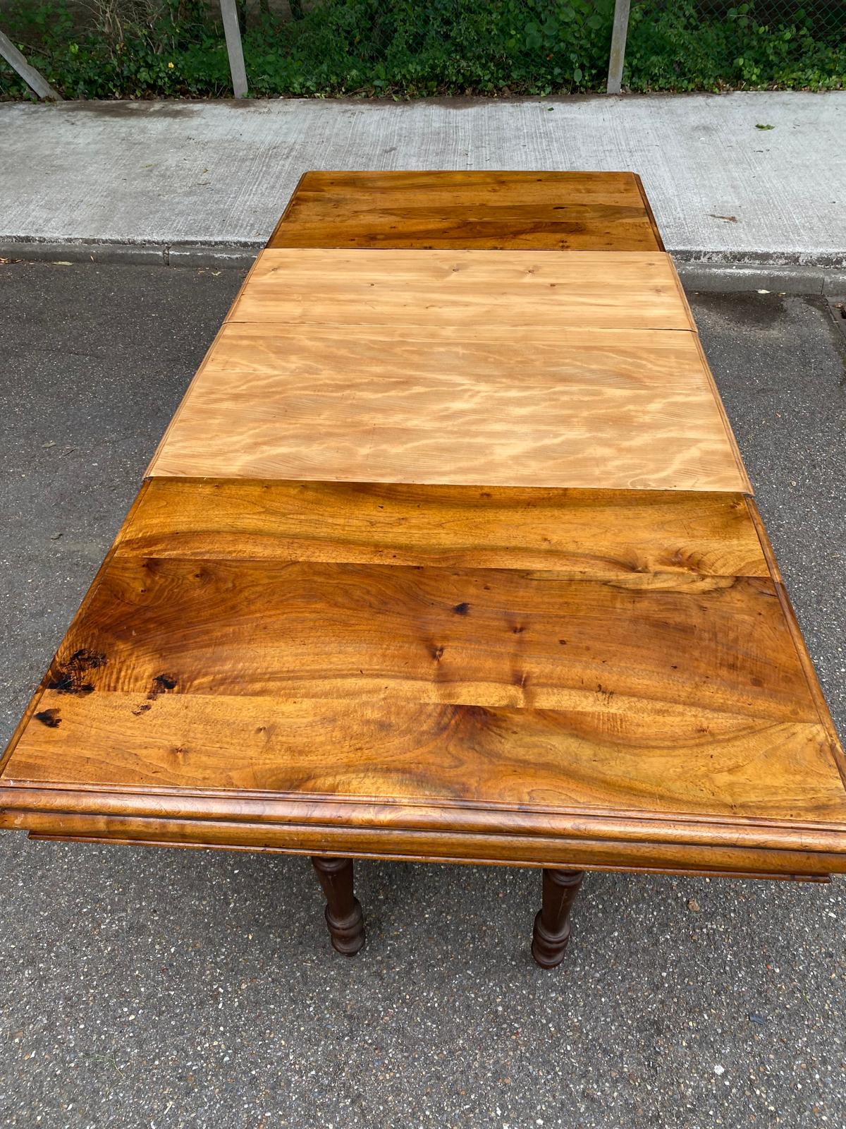 Henri II extendable dining table in solid walnut from the 19th century, 310cm.