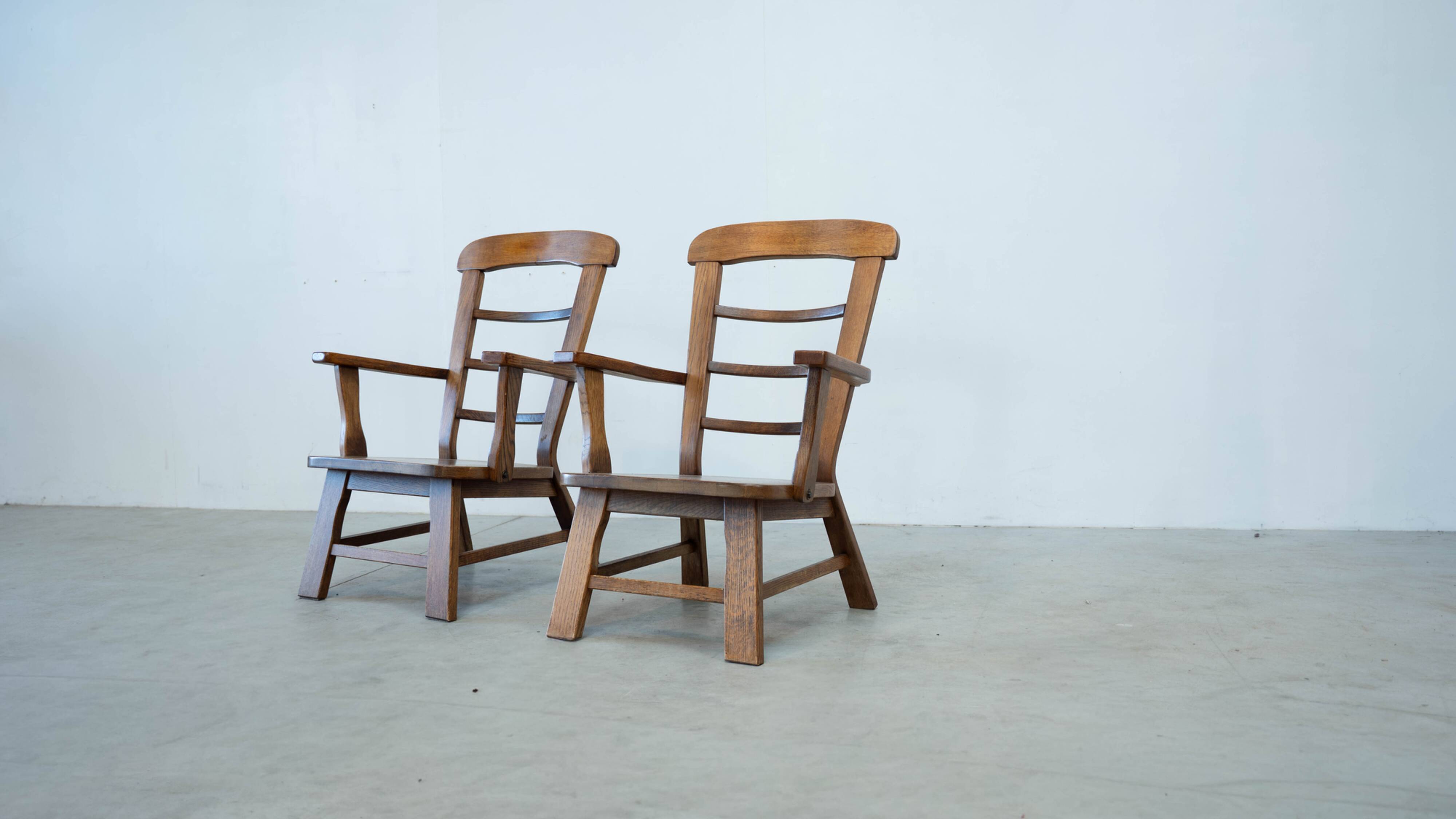 Set of two oak lounge chairs