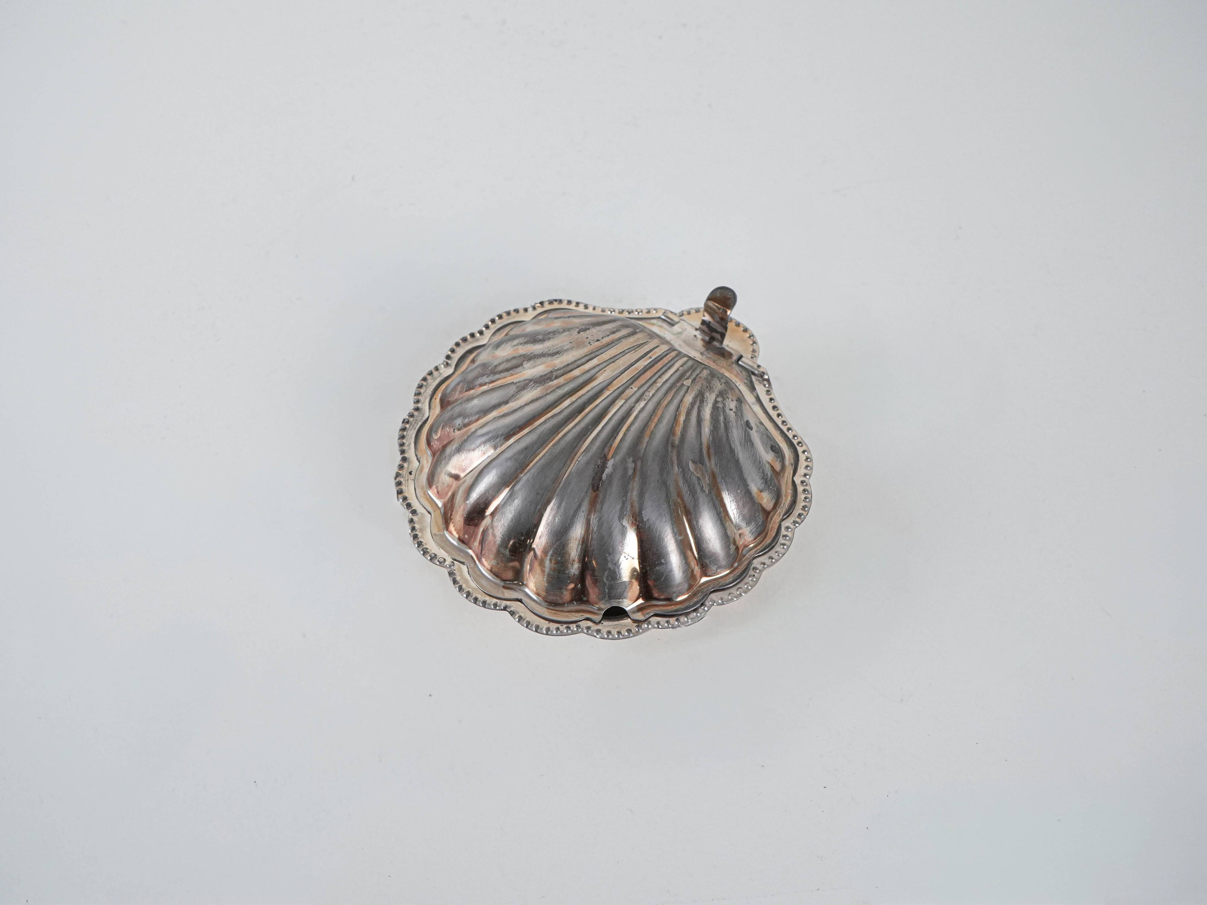 Metal shell-shaped box, Italian design, 1960s, made in Italy