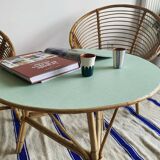 Table basse vintage en rotin relookée