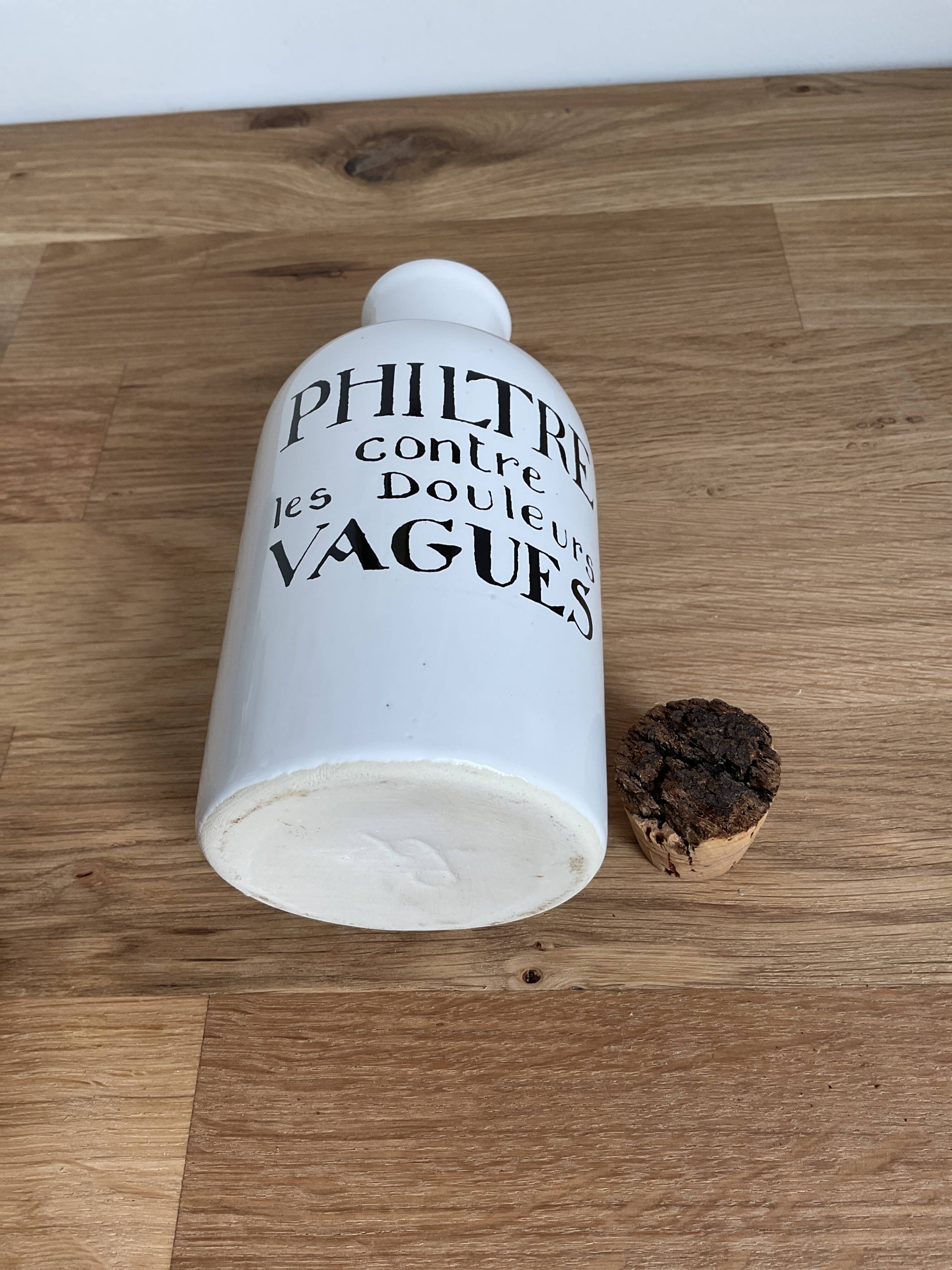 Biot porcelain bottle “philter against vague pain”