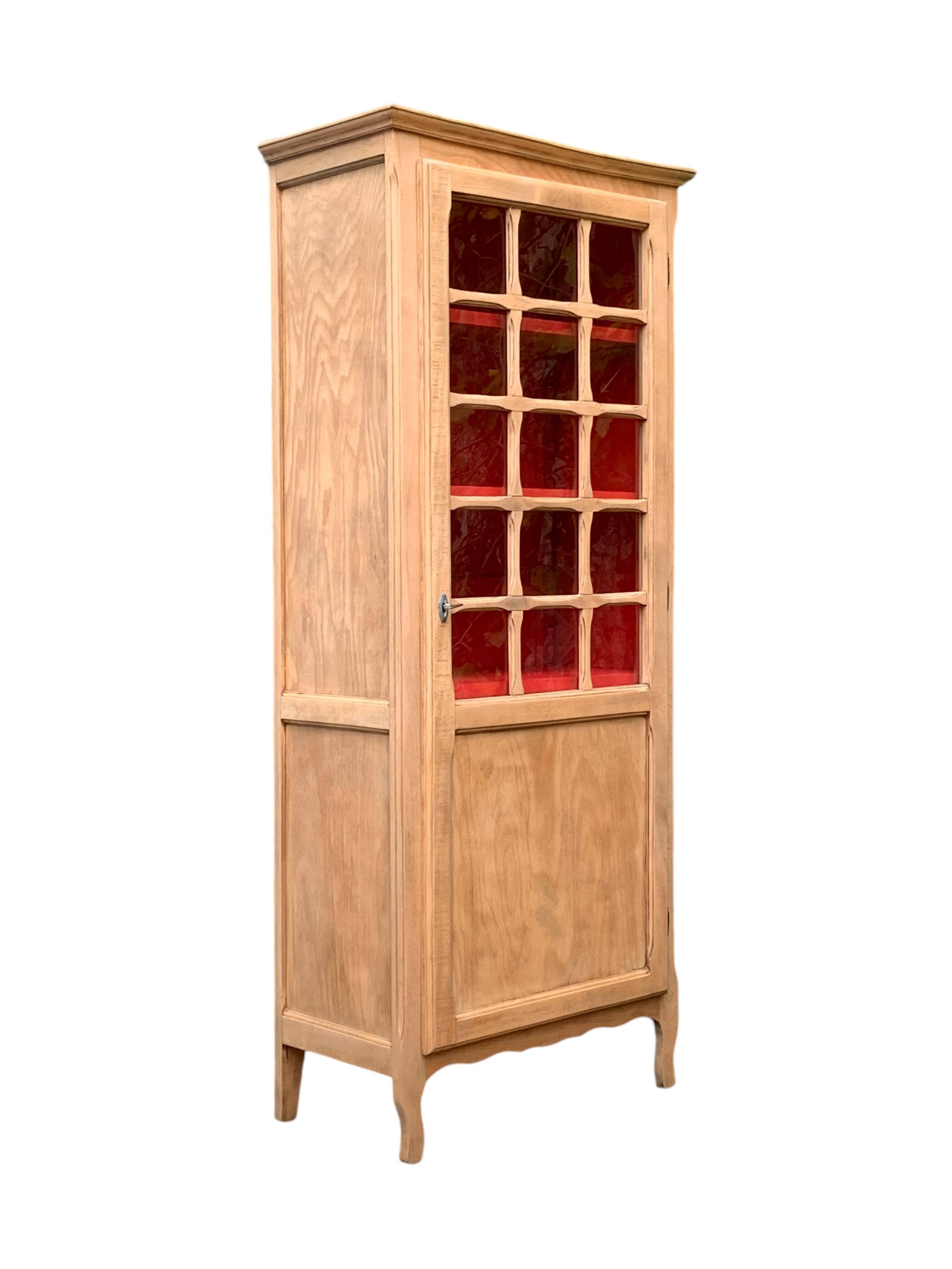 Armoire bonnetière parisienne vintage bois brut