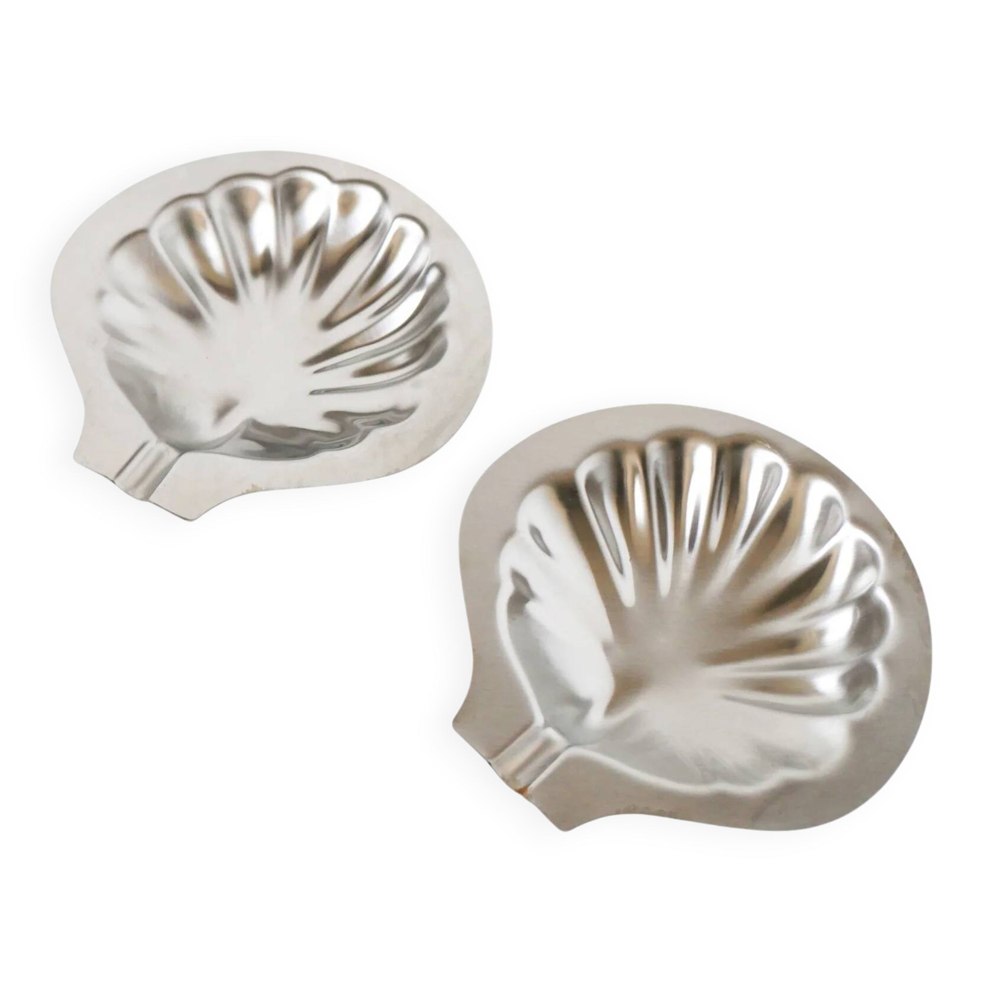 Pair of shell-shaped stainless steel catchalls, design, 1970