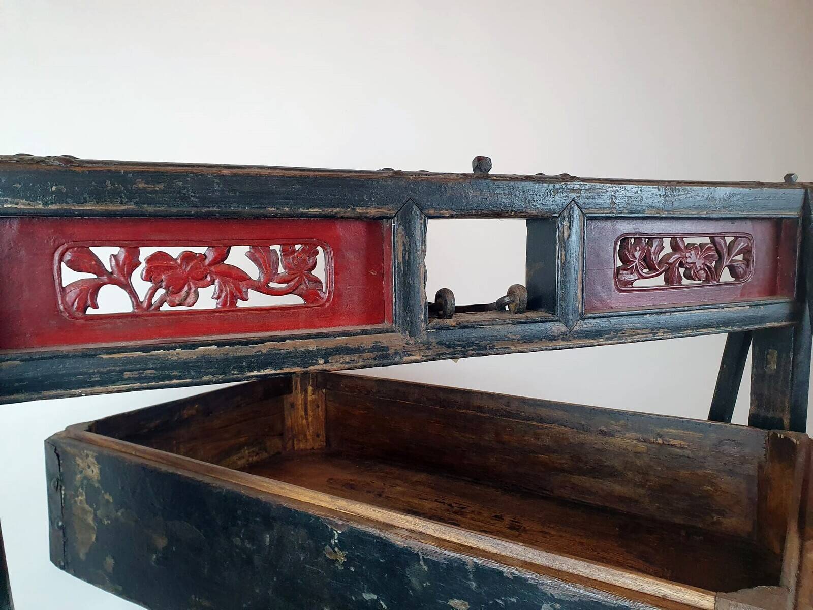 Large lacquered wooden wedding chest - China - 19th century