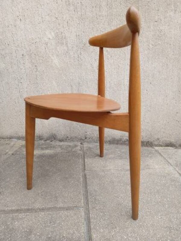 Chaise tripode cœur année 50