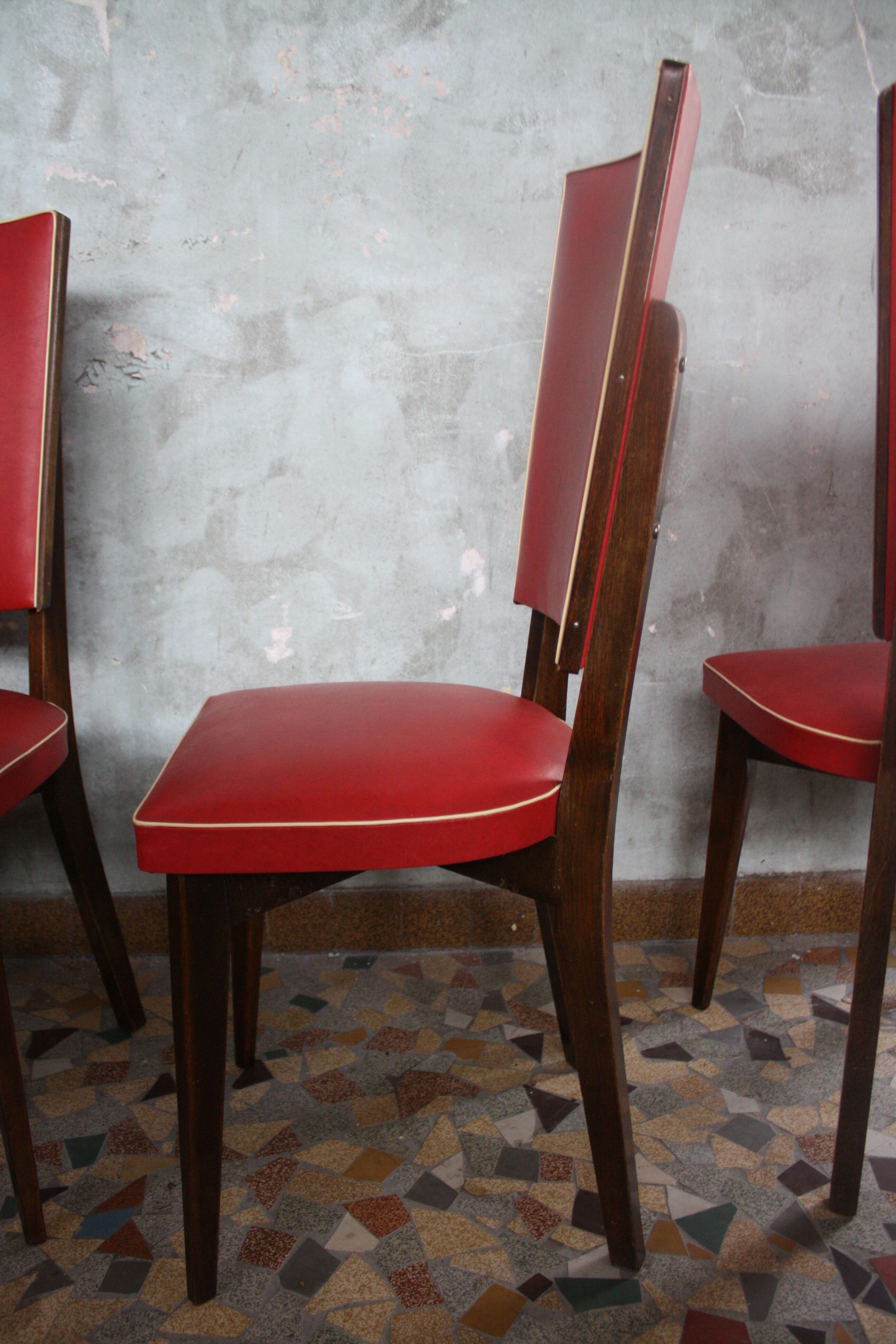 Lot of 8 vintage wooden chairs and red skai