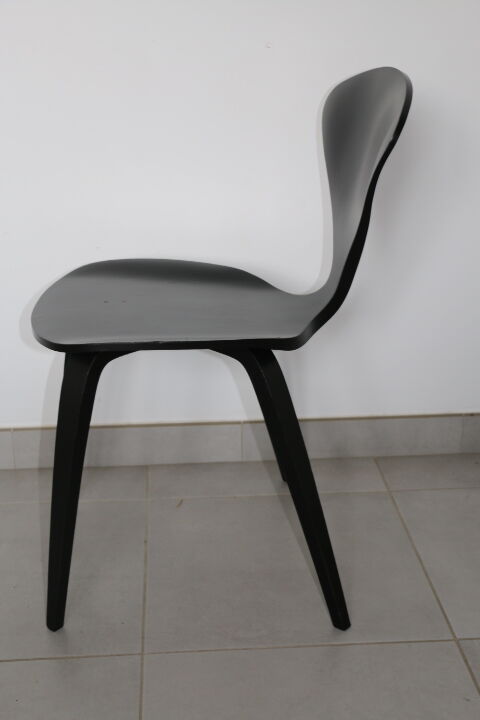 Chaise norman cherner noire