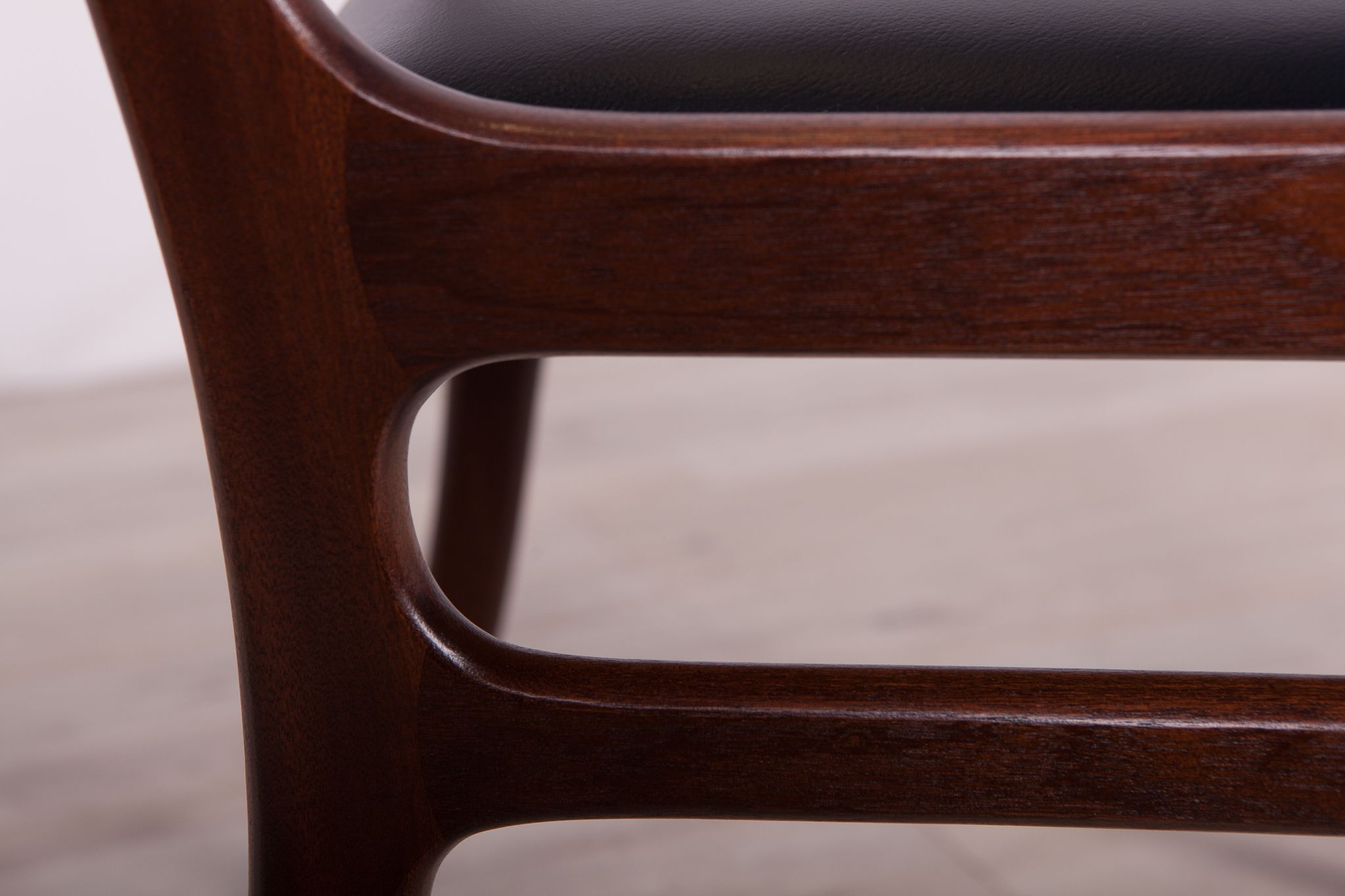 Set of 8 danish dining chairs by Ole Wanscher for Poul Jeppesens Møbelfabrik, 1960s