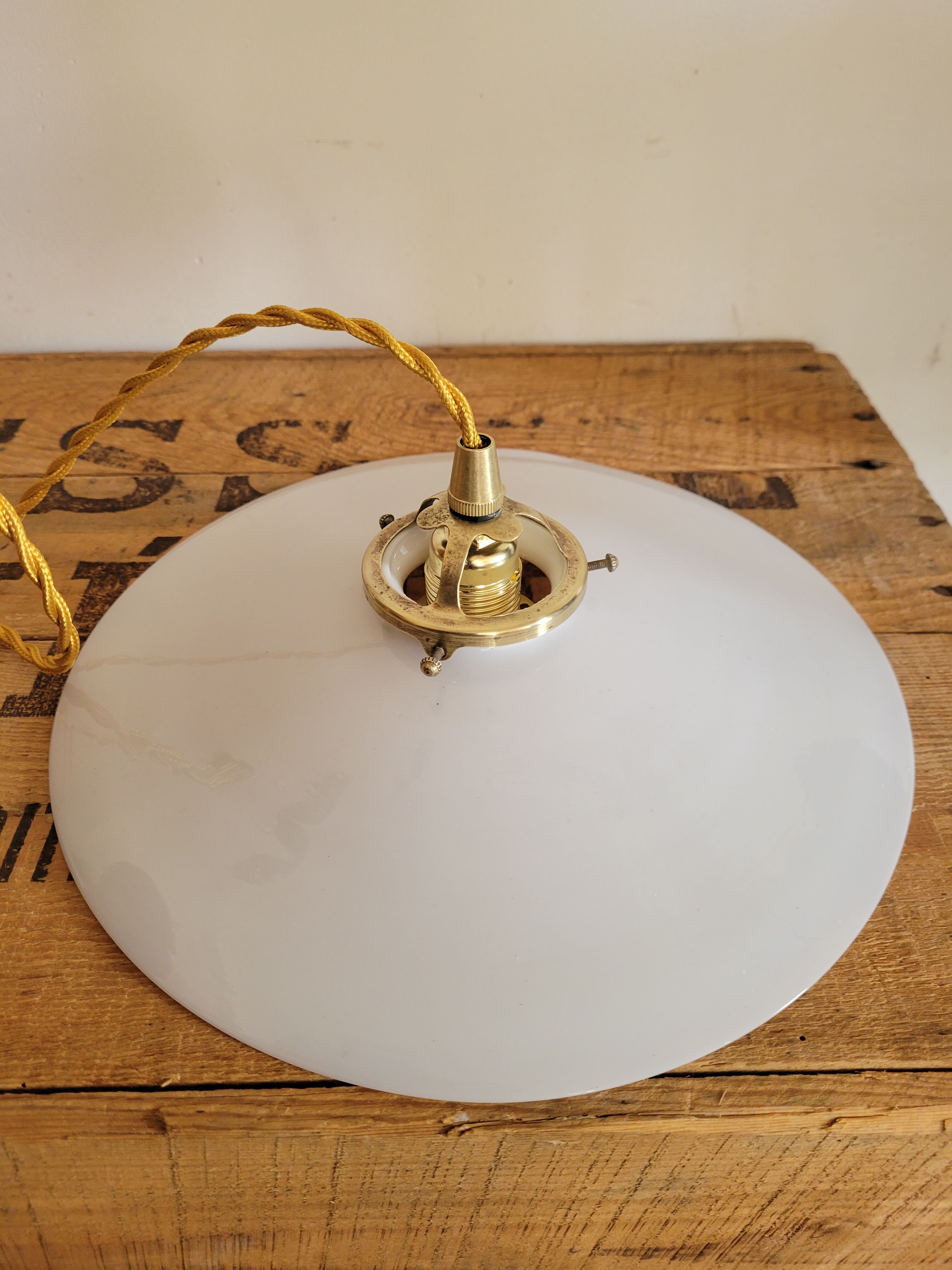 White opaline suspension