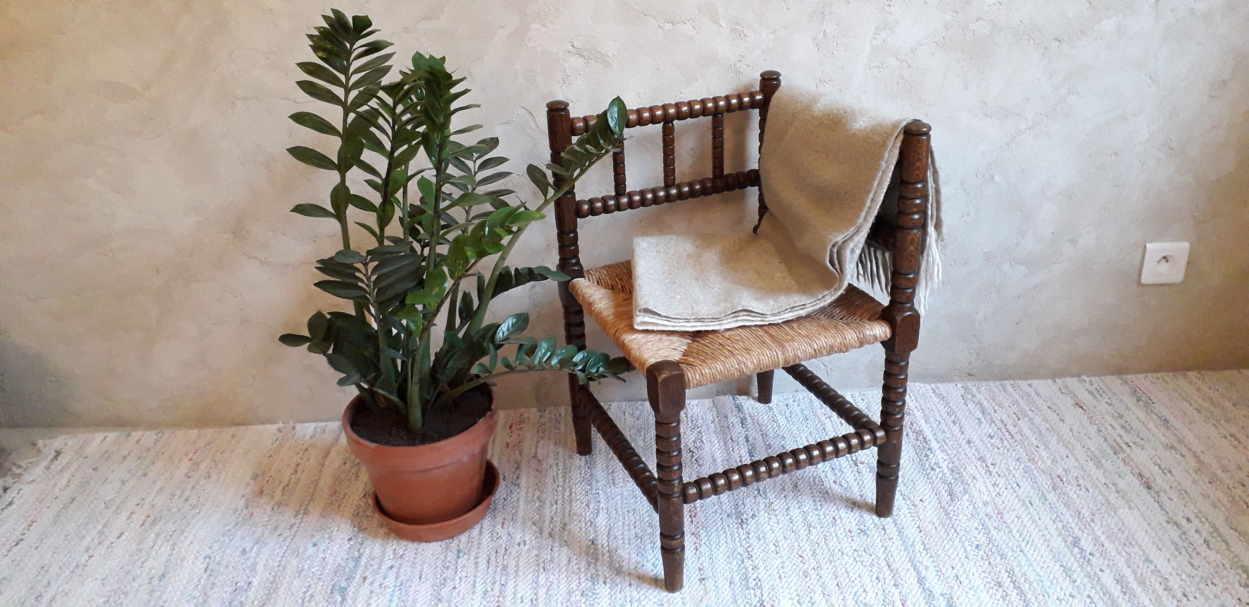 Paillé corner chair