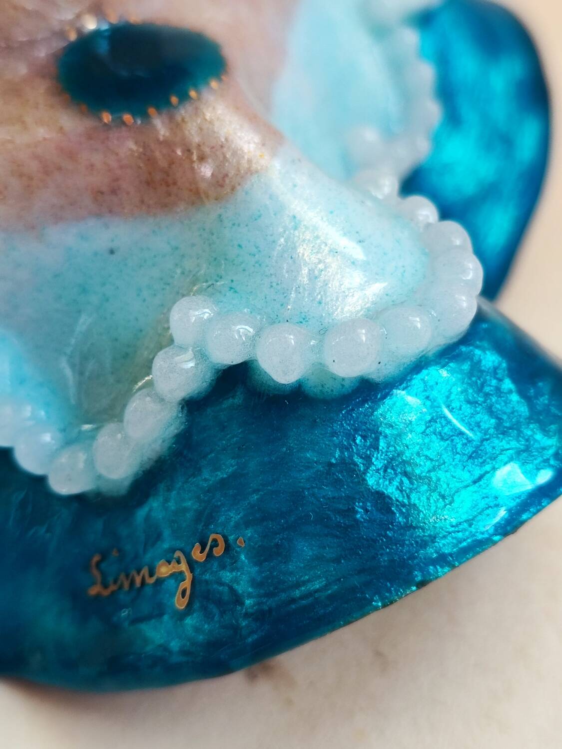 Paire de bougeoirs en cuivre émaillé de Limoges par Marylou