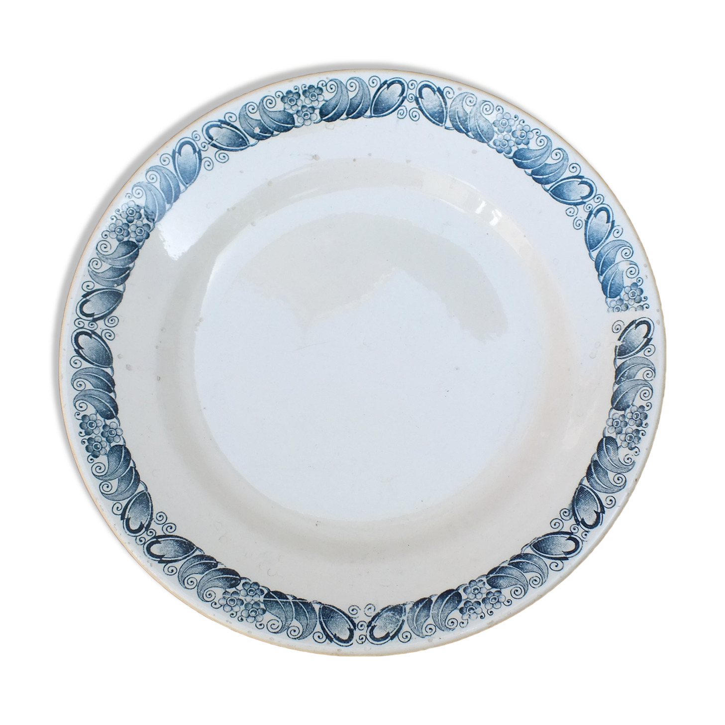 Old earthenware bass cut from Longchamp service Marcel