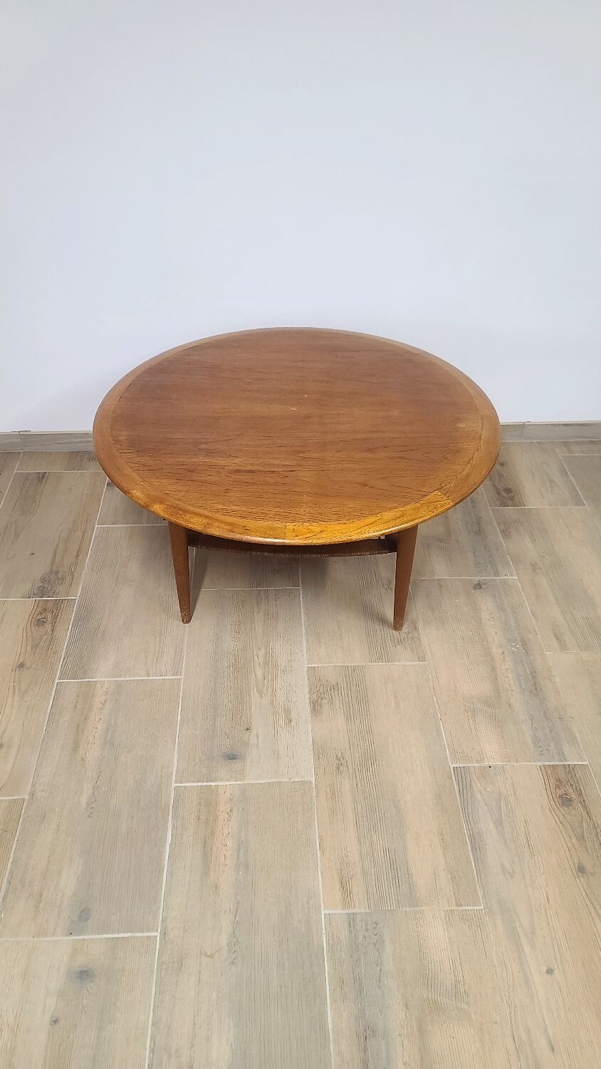 Round vintage coffee table in teak and rattan