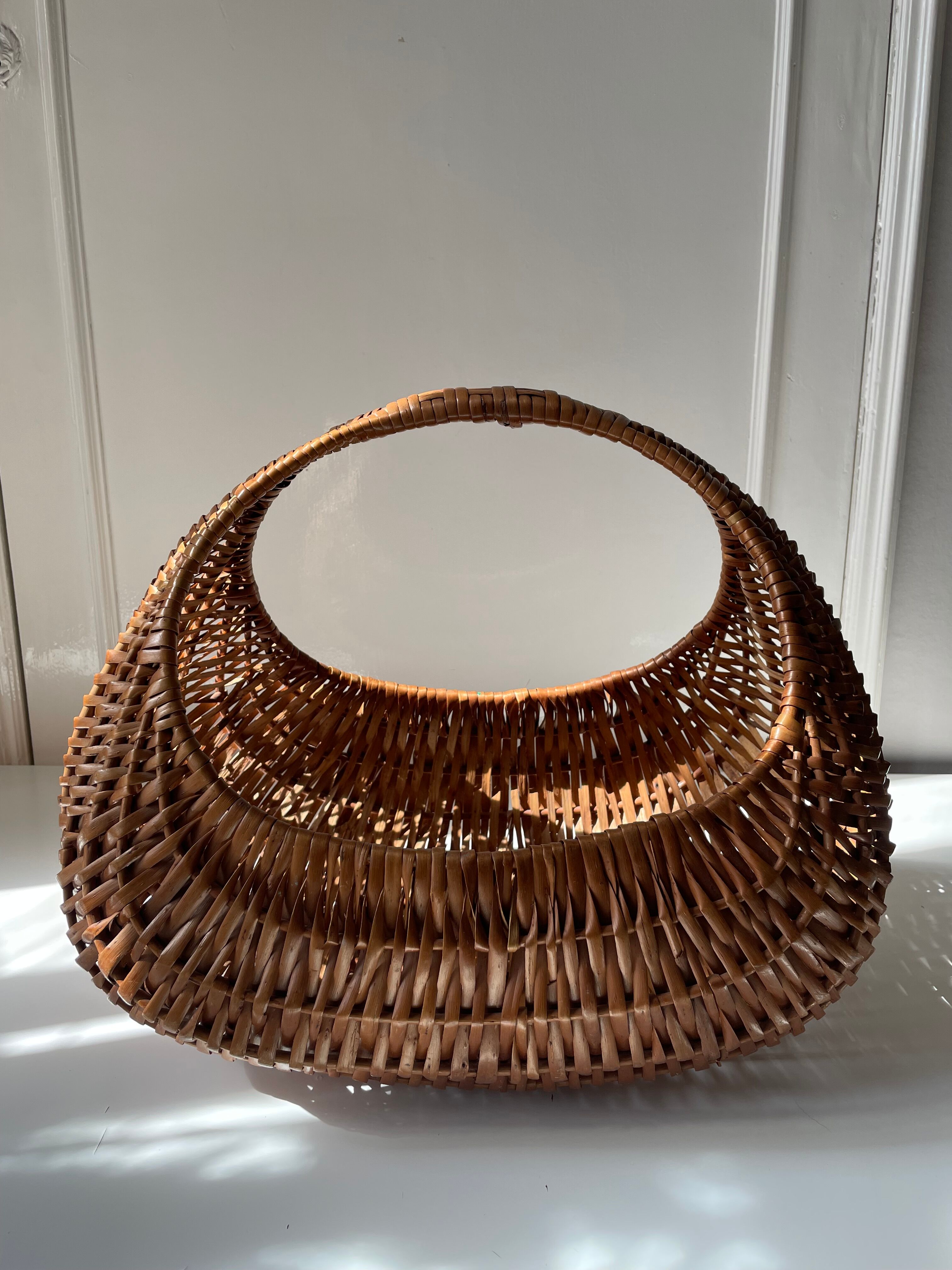 Wicker gondola basket
