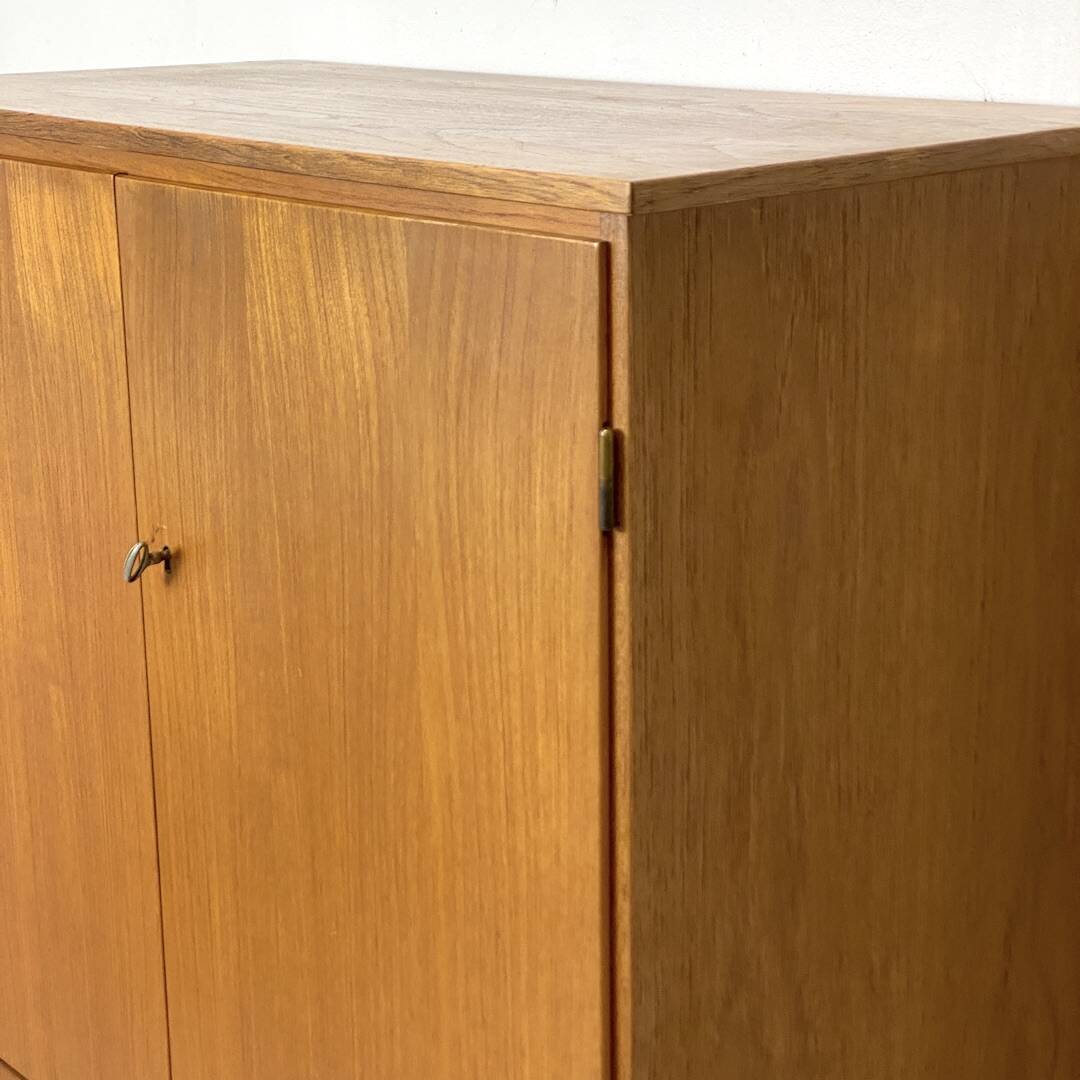 Petite Armoire scandinave vintage 1960's