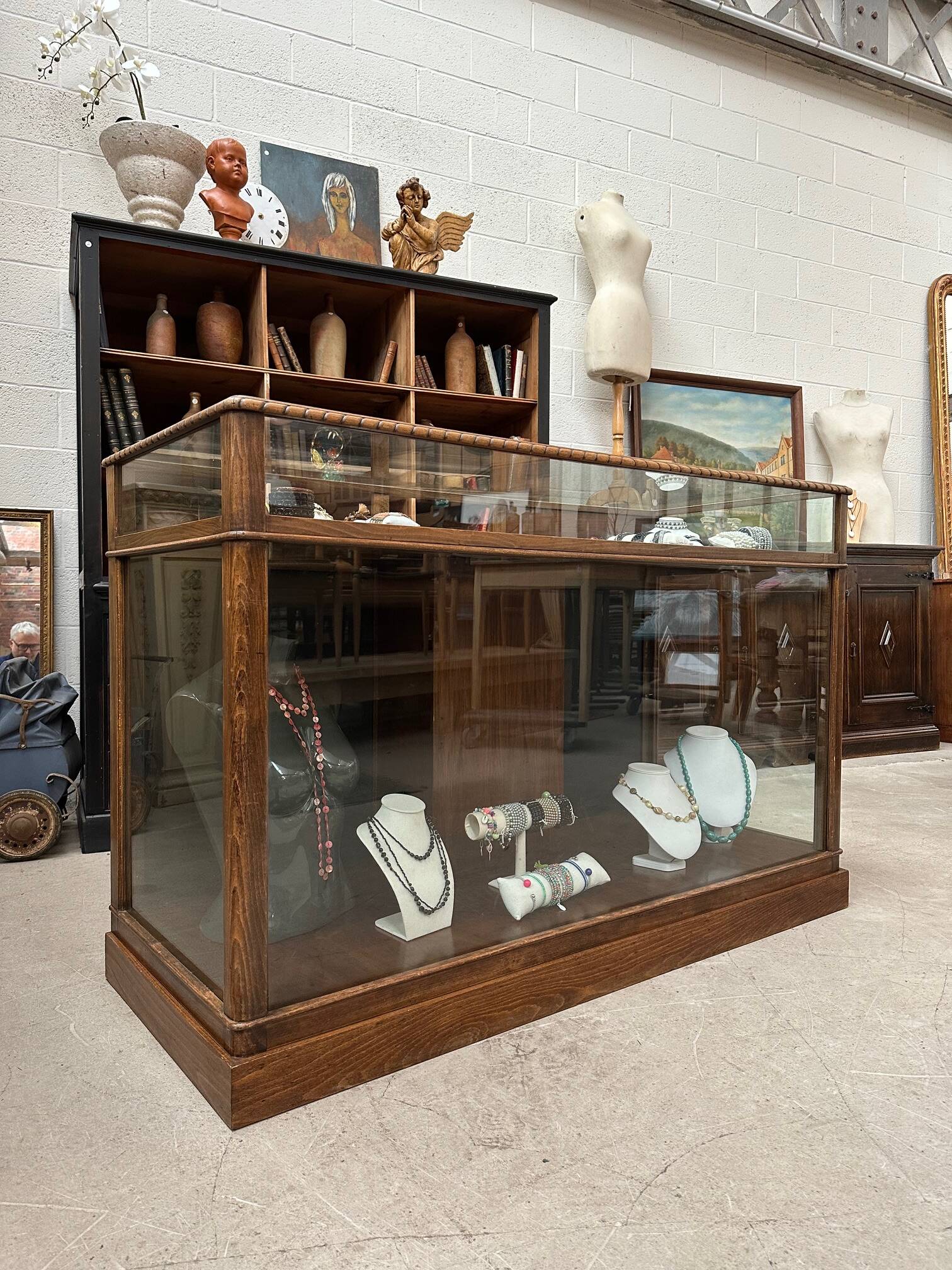 Early 20th century display counter