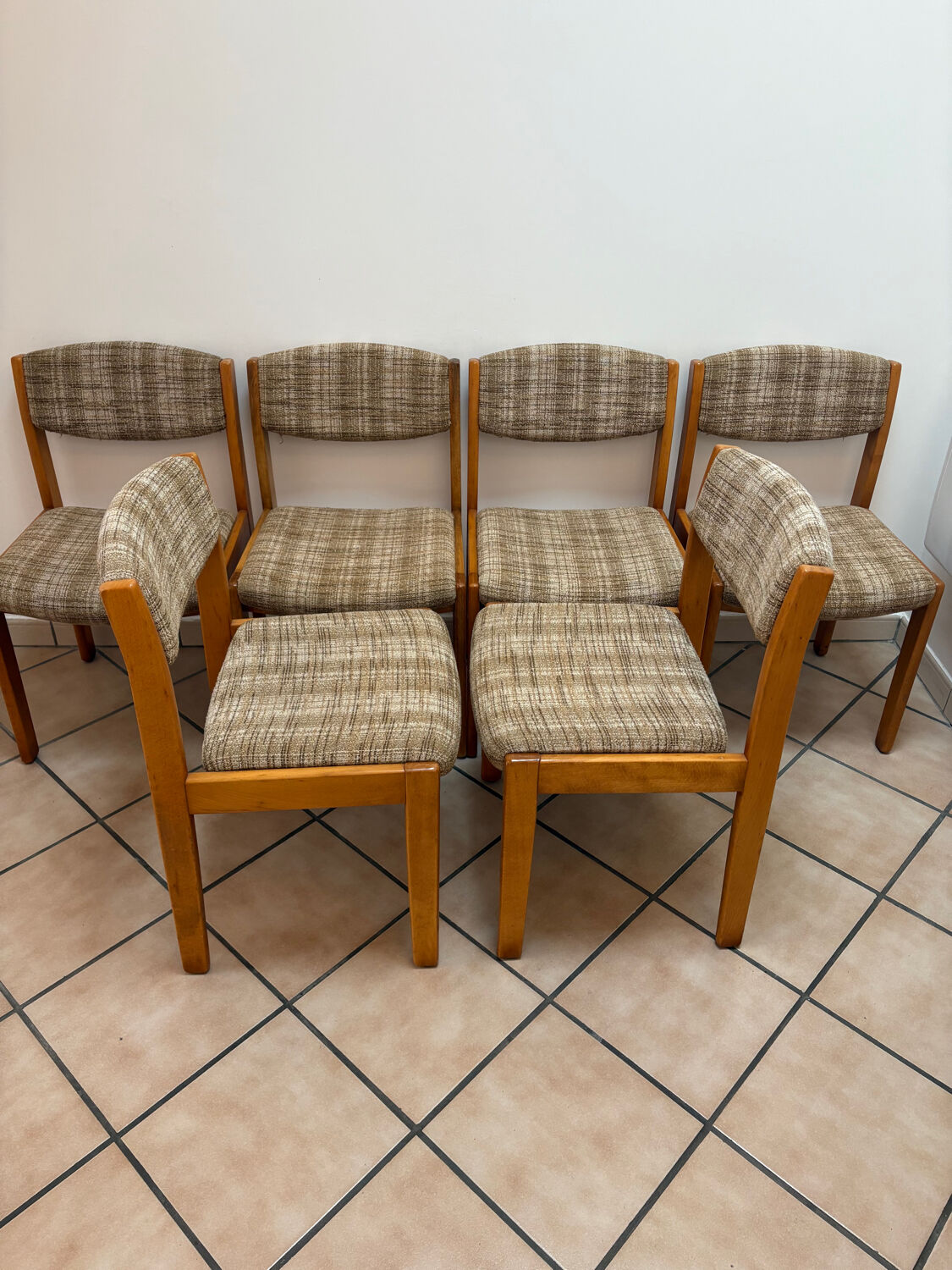 Set of 6 vintage wooden chairs – 70s style