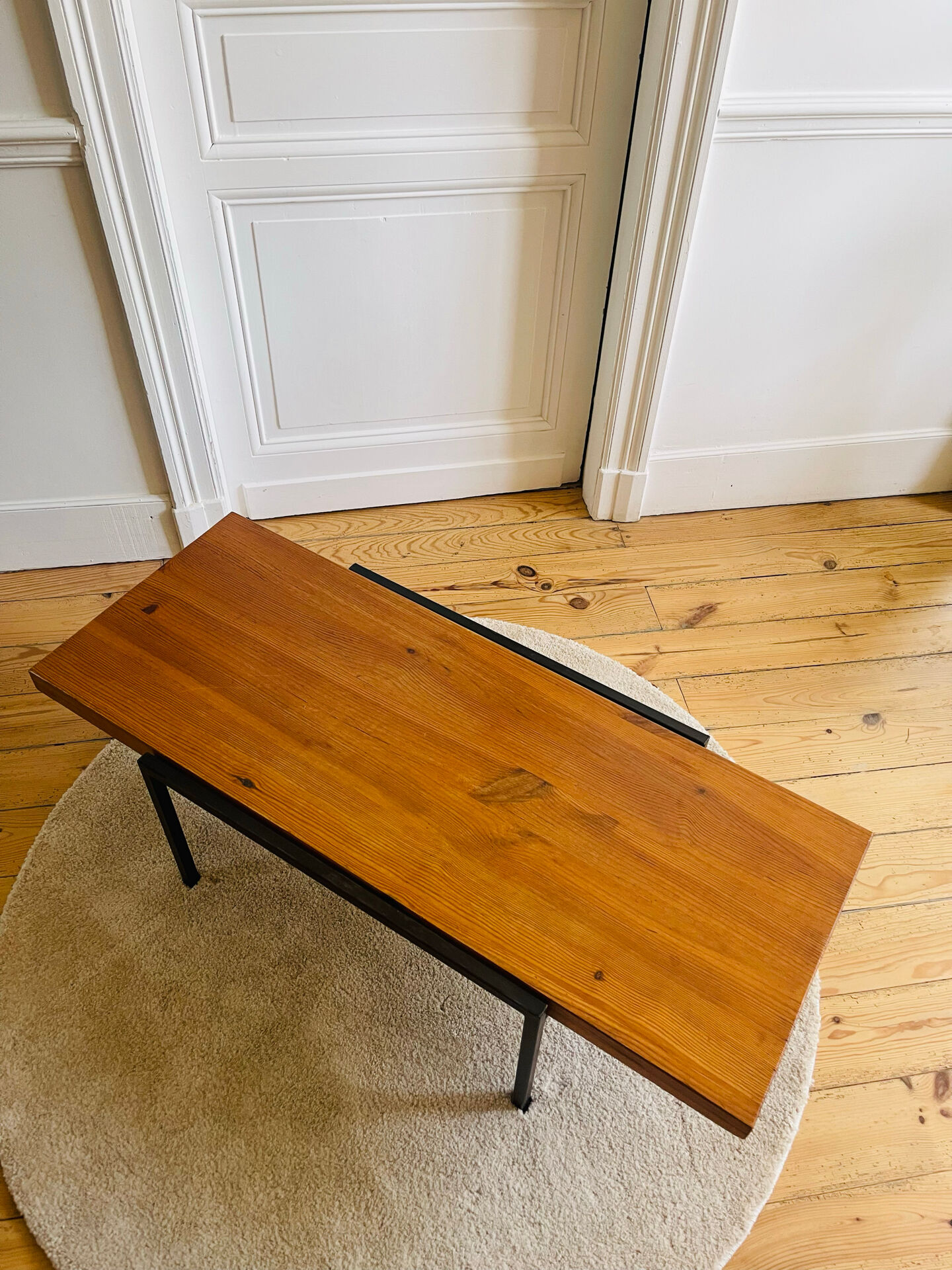 Table basse pin et métal vintage