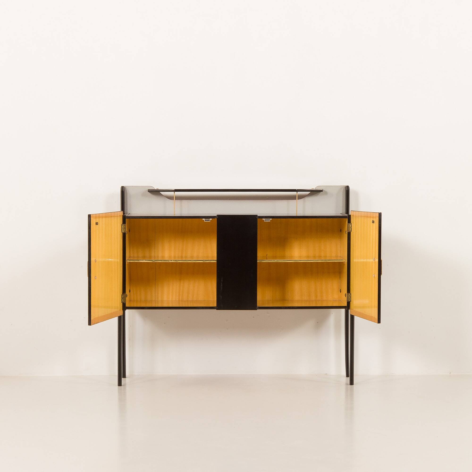 Italian vintage credenza in the style of Vittorio Dassi, 1950s