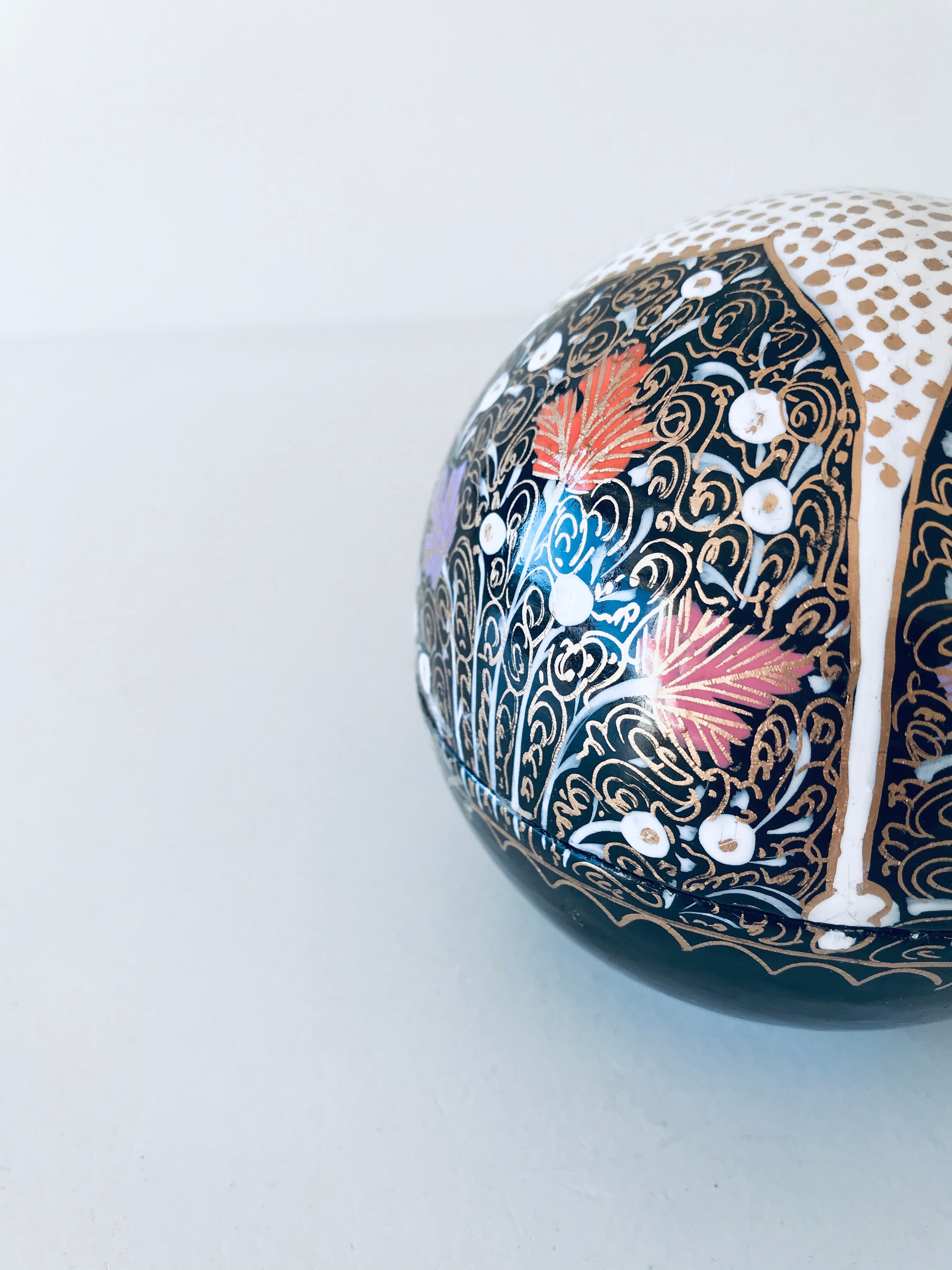 Decorative round box