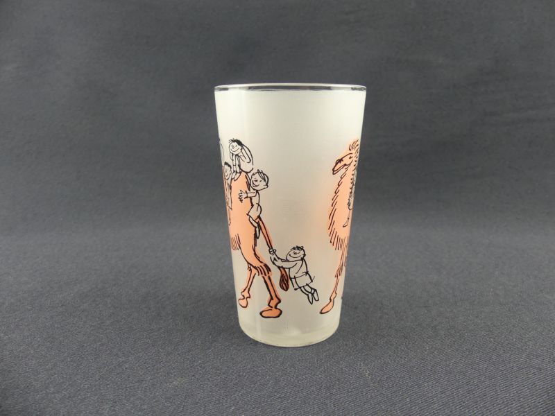 Glass illustrated by Cabu on the theme of the circus, camel ride, pink